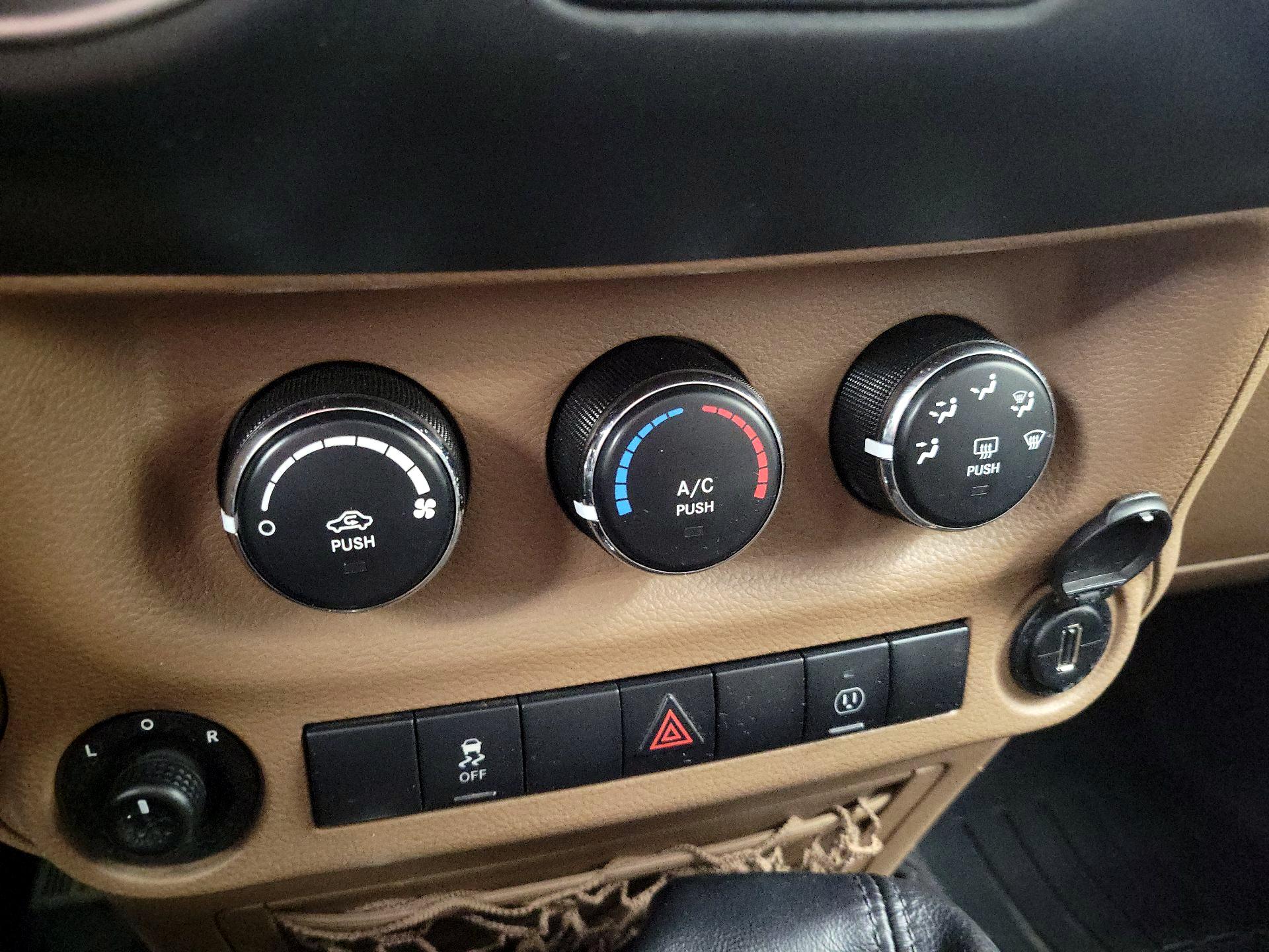 Thumbnail: 2016 Jeep Wrangler - 16