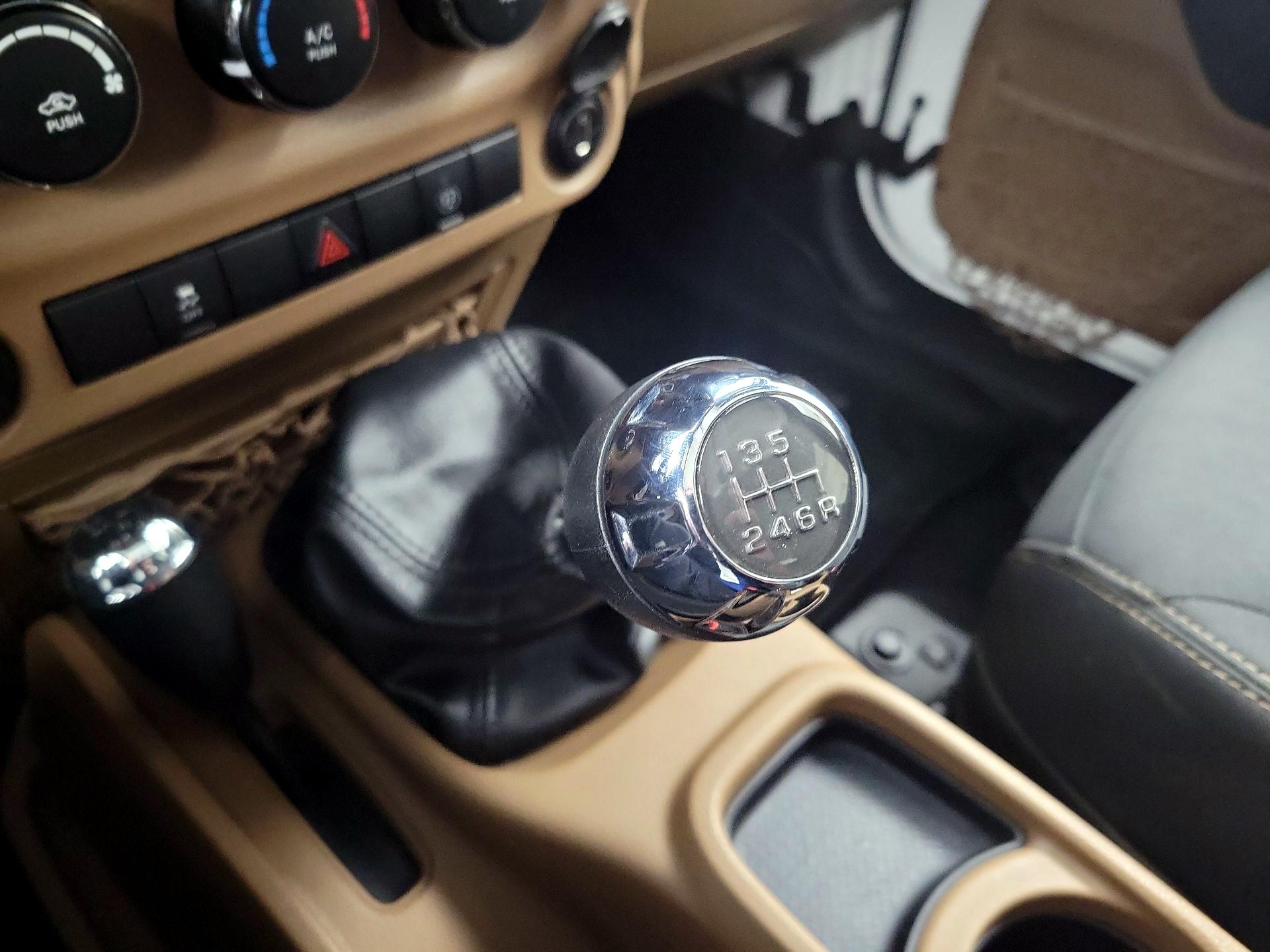 Thumbnail: 2016 Jeep Wrangler - 17