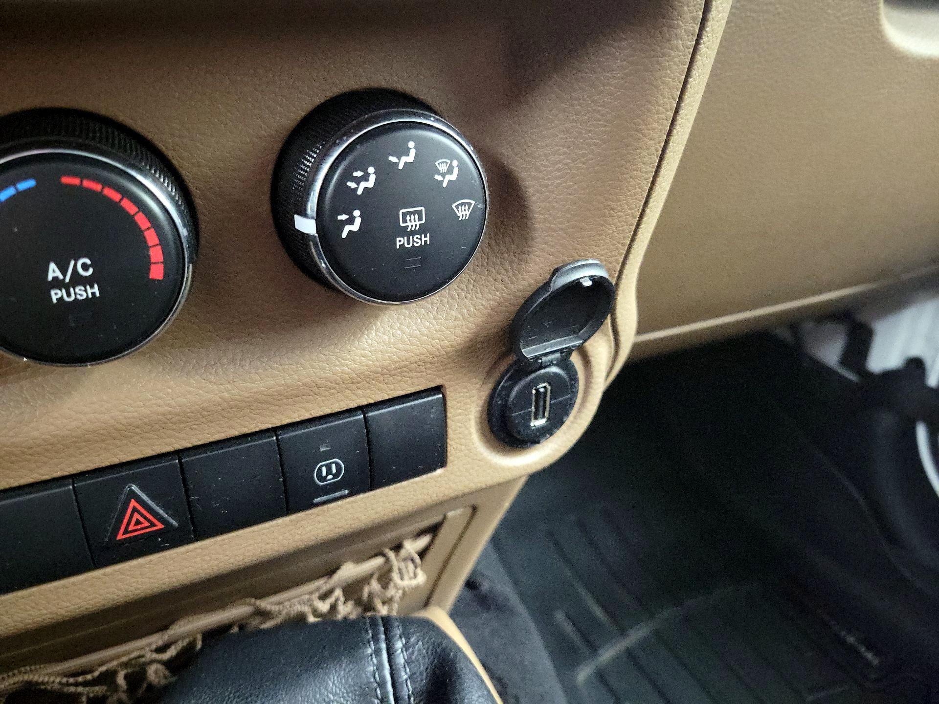 Thumbnail: 2016 Jeep Wrangler - 18