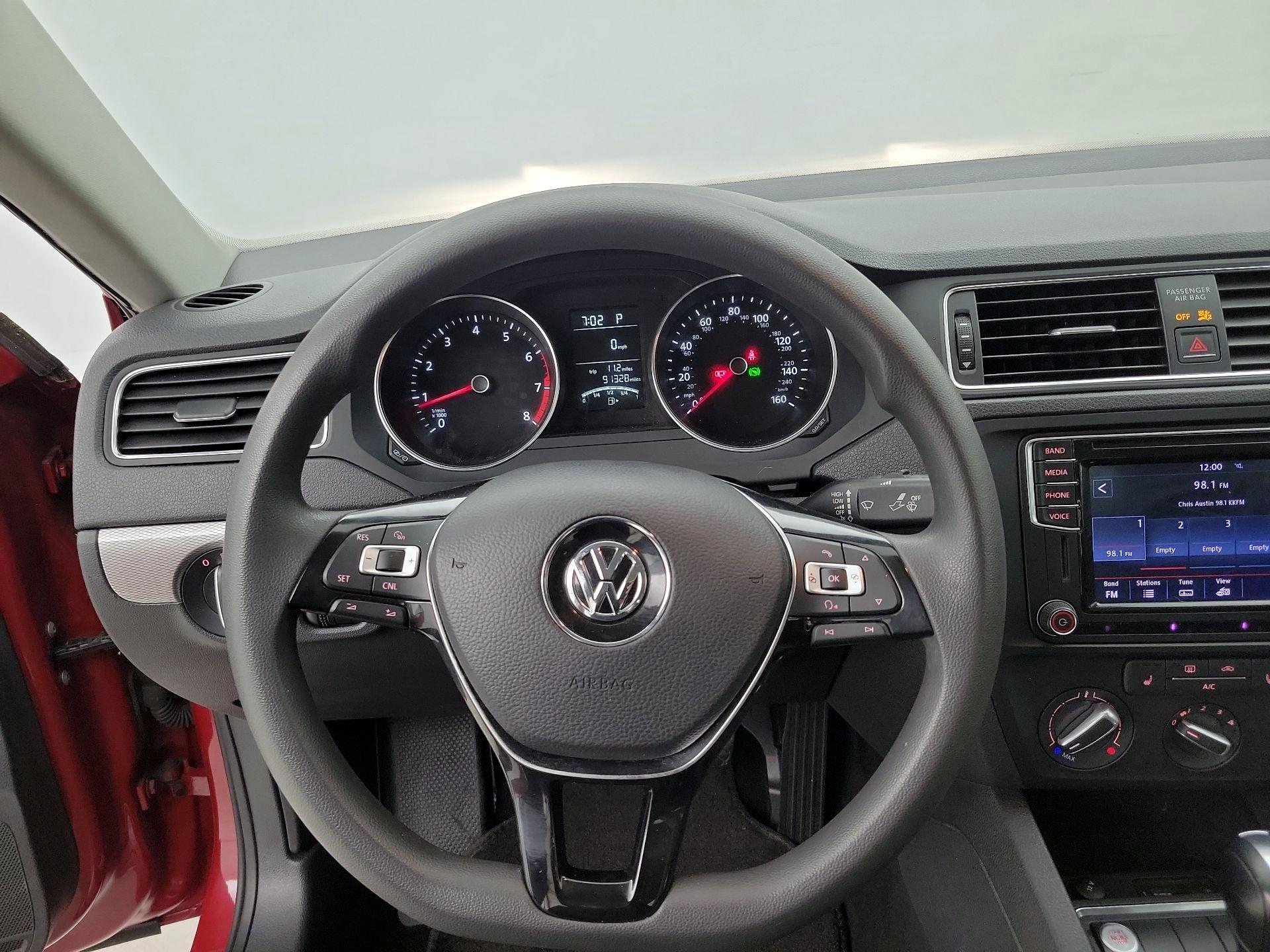 Thumbnail: 2016 Volkswagen Jetta - 10