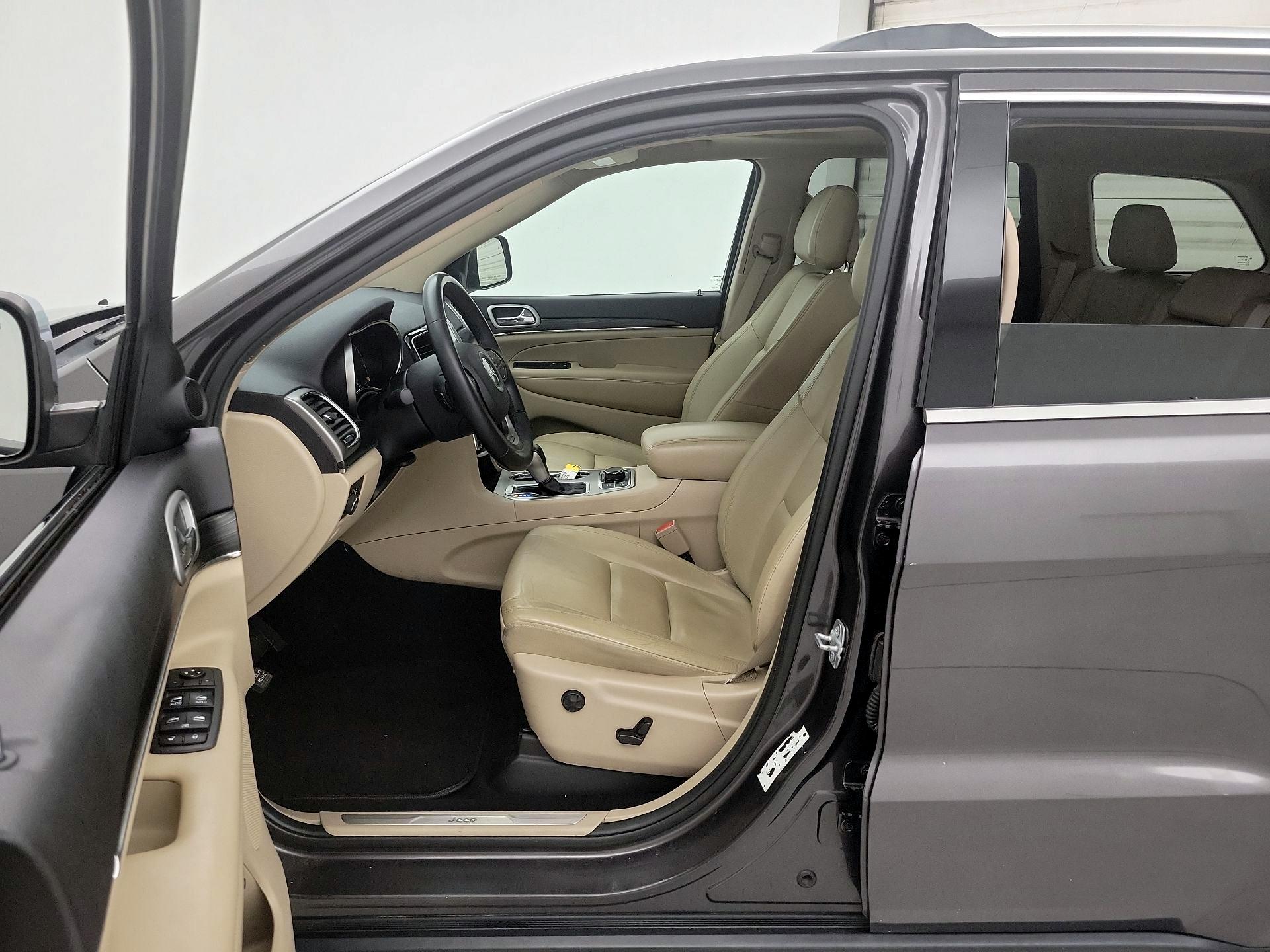 Thumbnail: 2019 Jeep Grand Cherokee - 11