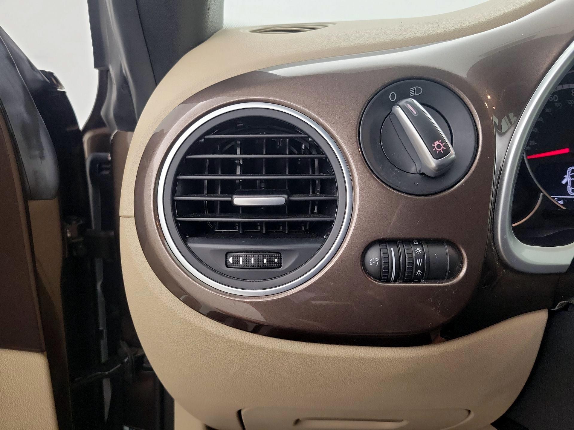 Thumbnail: 2014 Volkswagen Beetle - 13