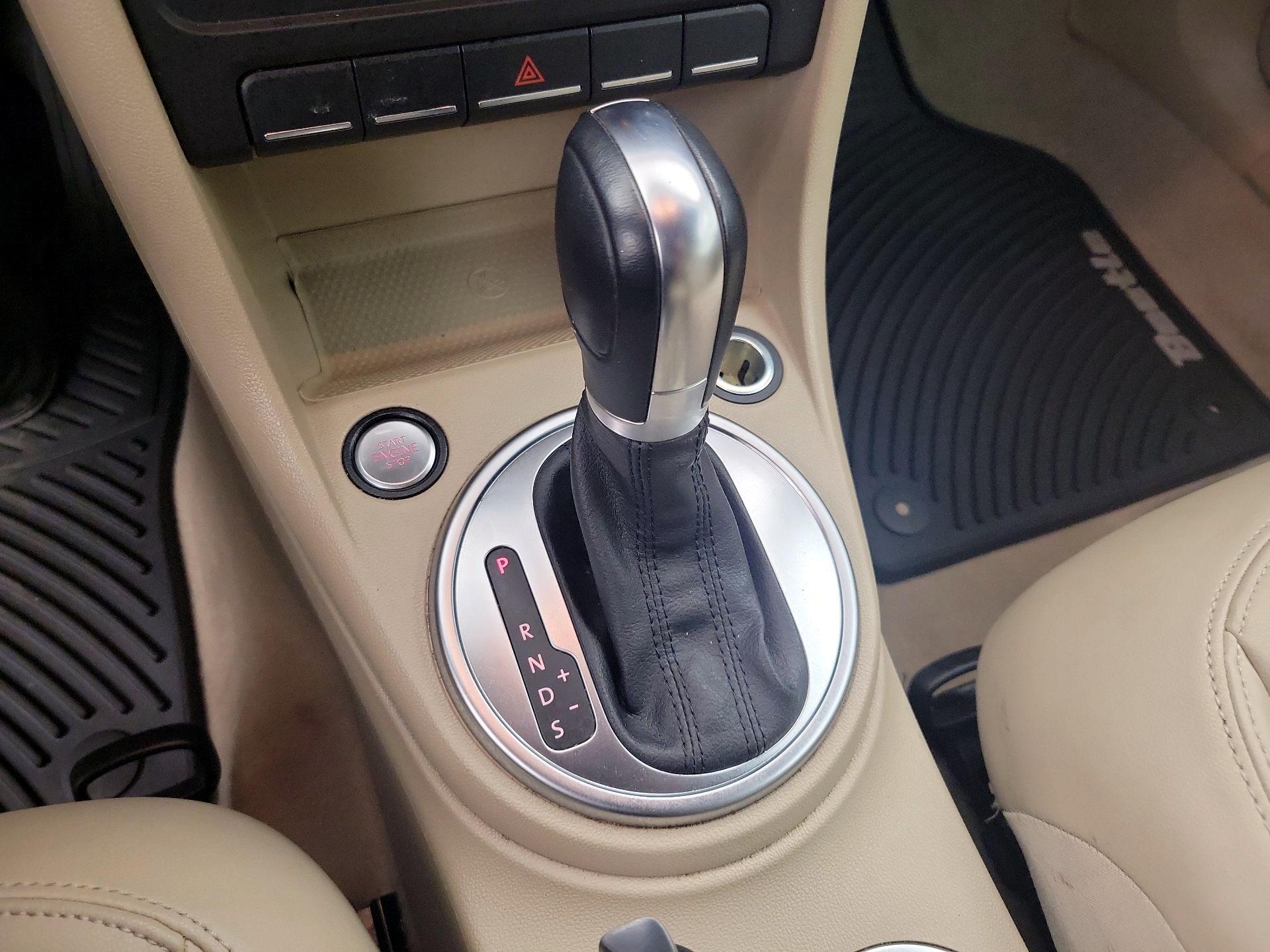 Thumbnail: 2014 Volkswagen Beetle - 17
