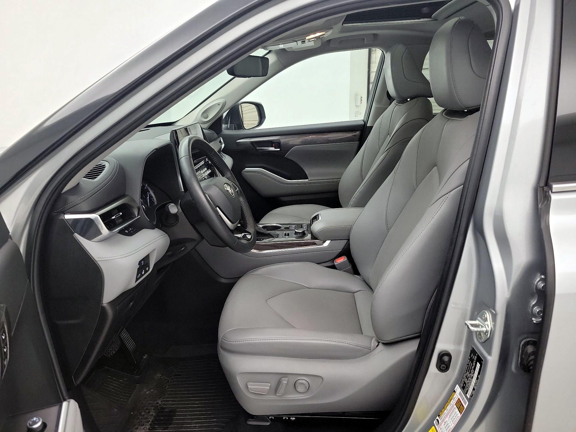 Thumbnail: 2022 Toyota Highlander - 11