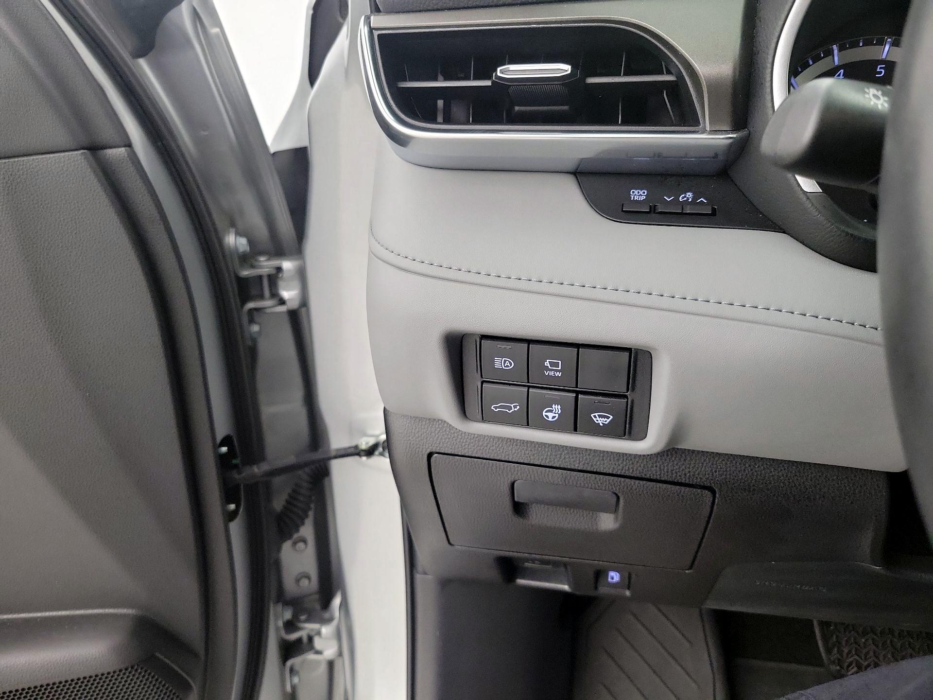 Thumbnail: 2022 Toyota Highlander - 13