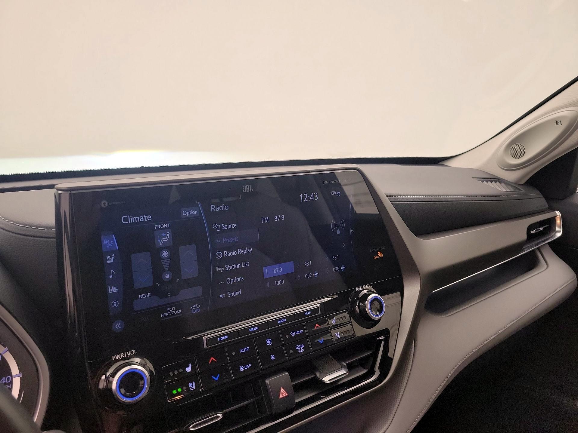 Thumbnail: 2022 Toyota Highlander - 16