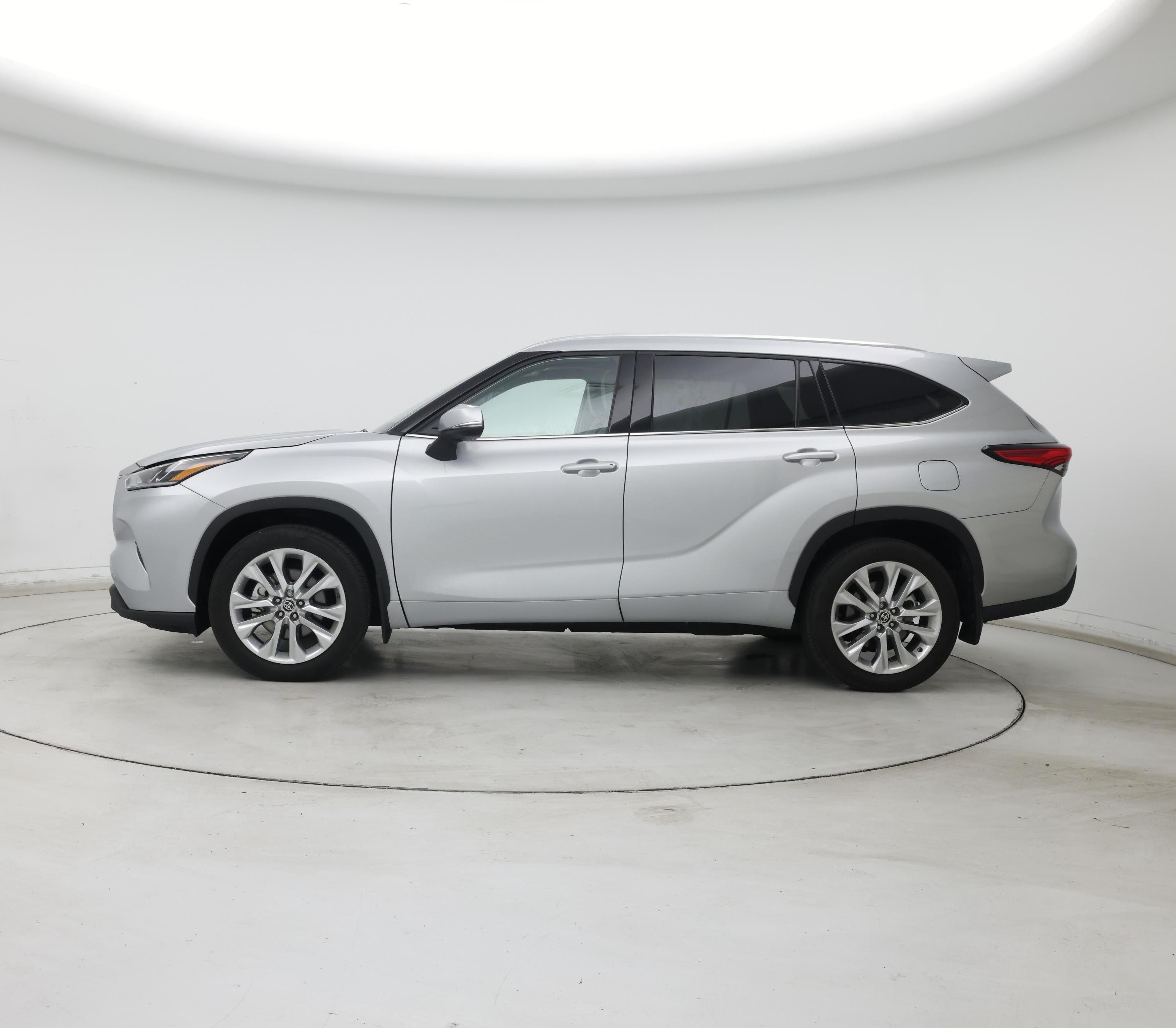 Thumbnail: 2022 Toyota Highlander - 3