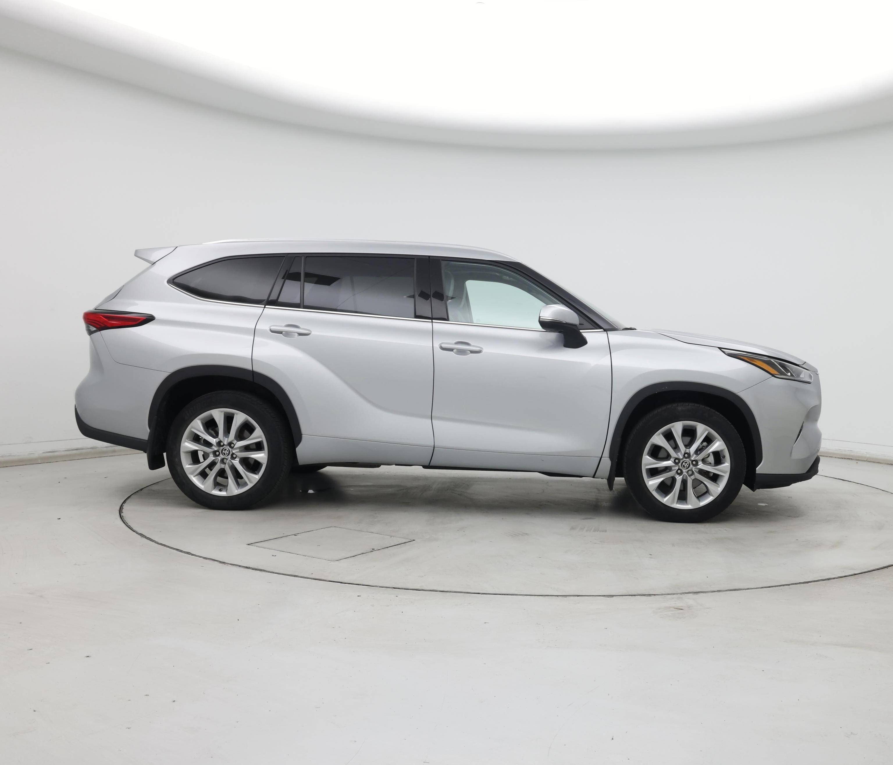 Thumbnail: 2022 Toyota Highlander - 7