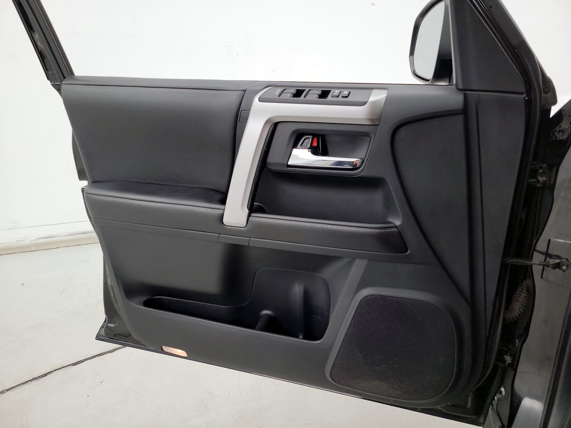 Thumbnail: 2015 Toyota 4Runner - 12