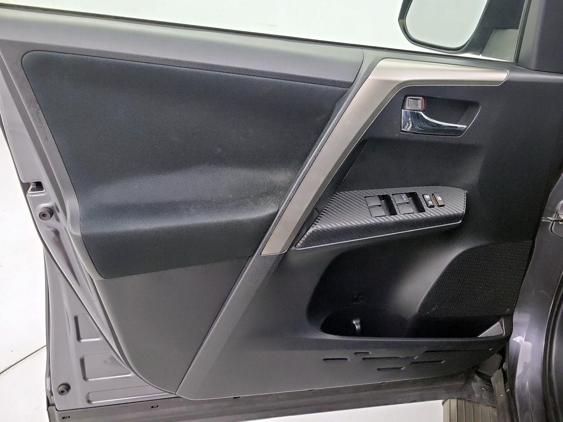 Thumbnail: 2014 Toyota RAV4 - 12