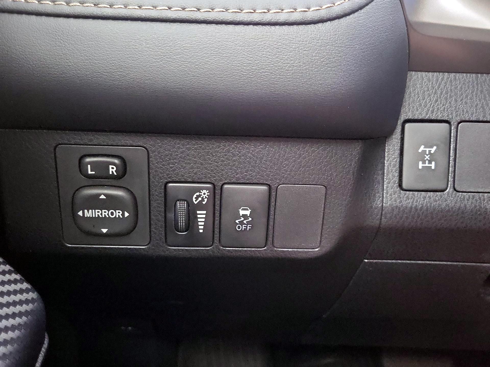 Thumbnail: 2014 Toyota RAV4 - 13