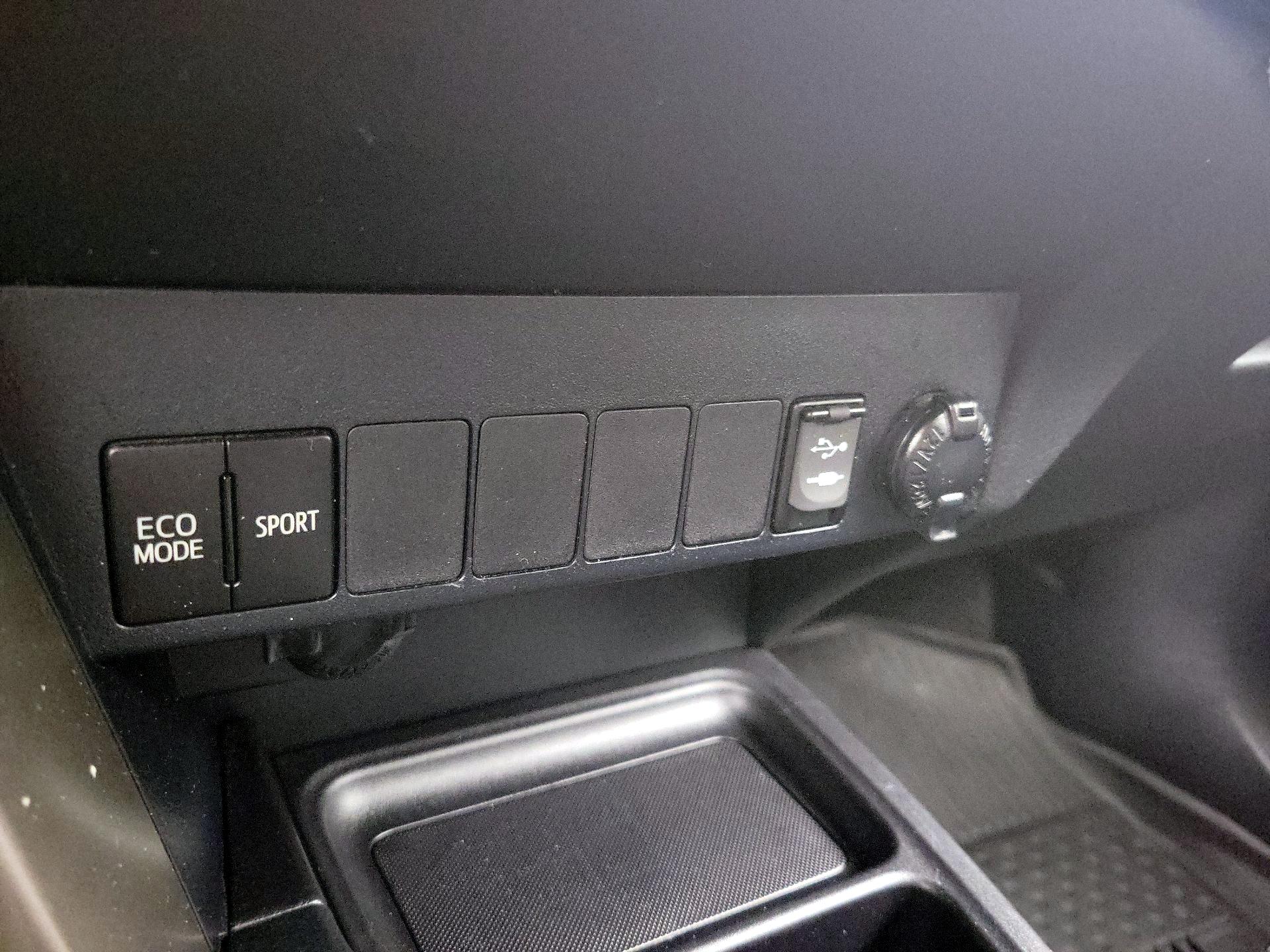 Thumbnail: 2014 Toyota RAV4 - 18