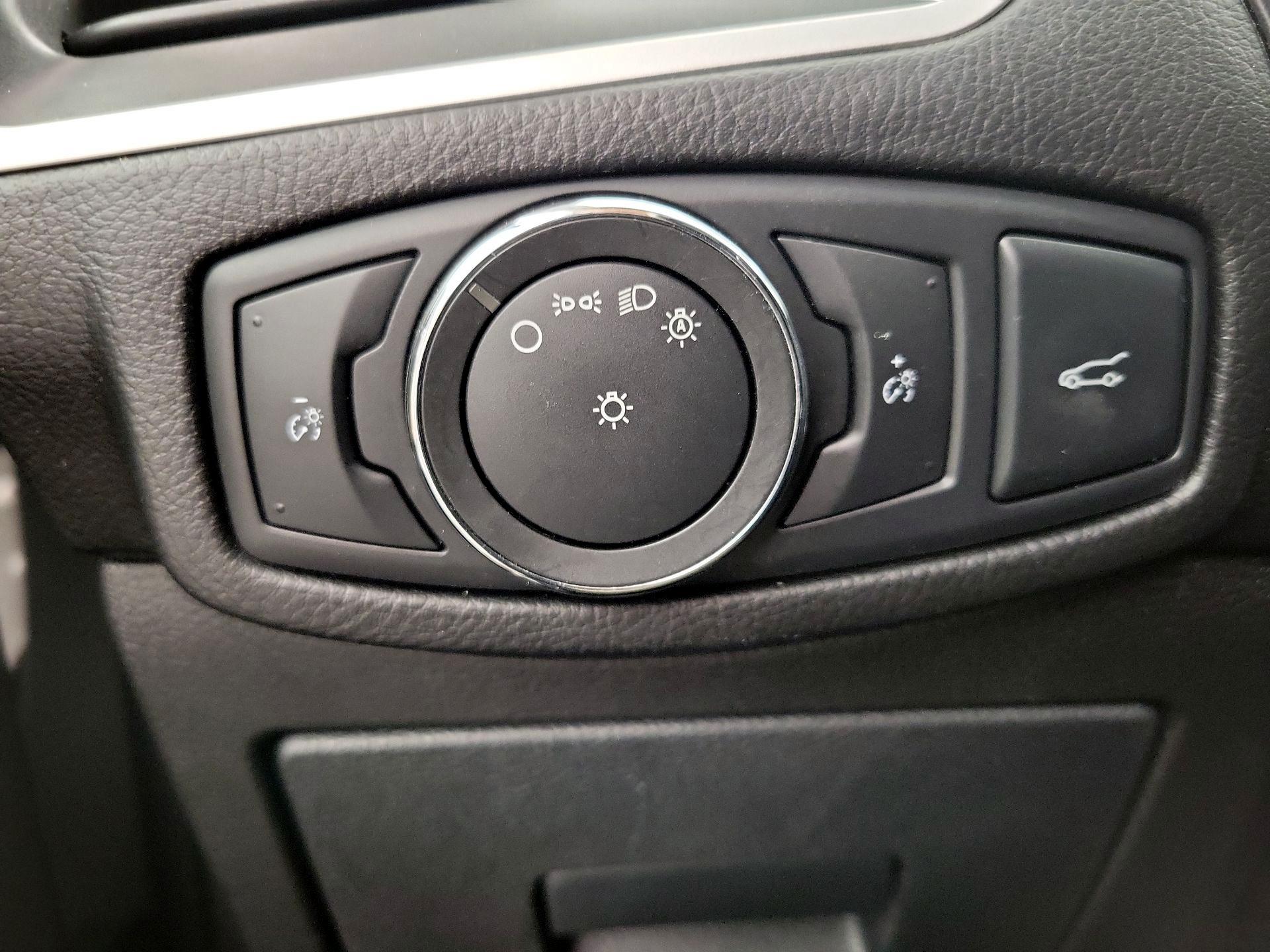 Thumbnail: 2015 Ford Edge - 13
