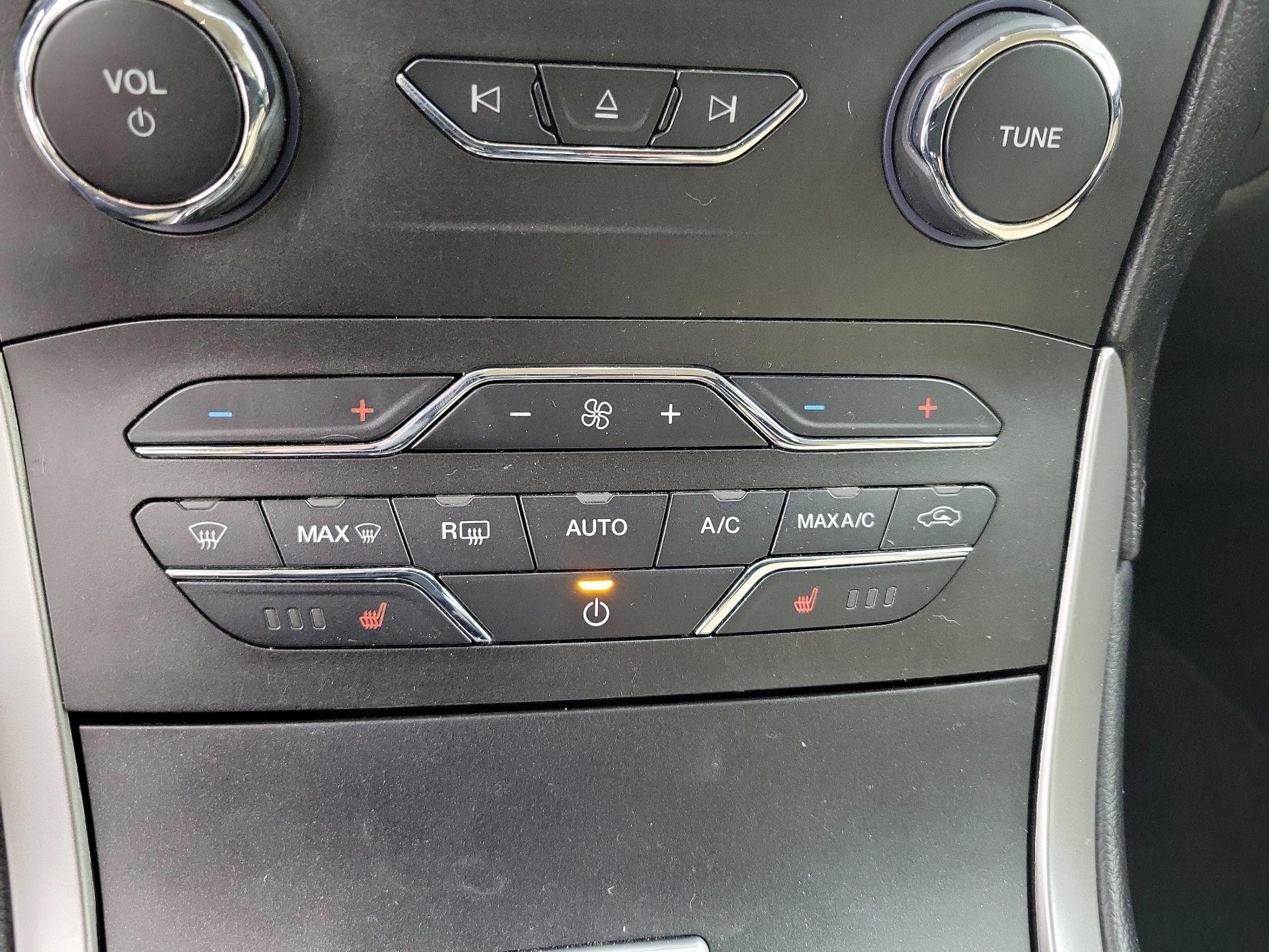 Thumbnail: 2015 Ford Edge - 16