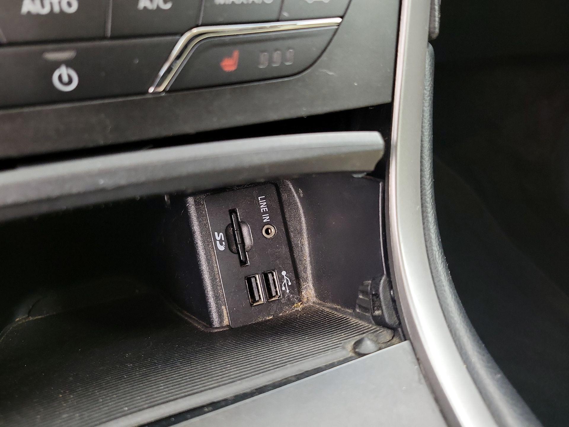 Thumbnail: 2015 Ford Edge - 18