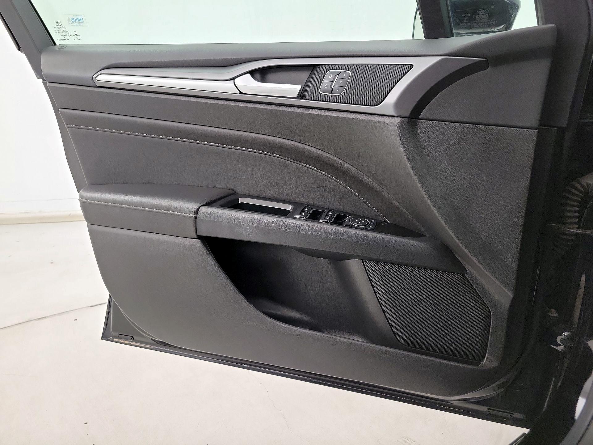 Thumbnail: 2016 Ford Fusion - 12