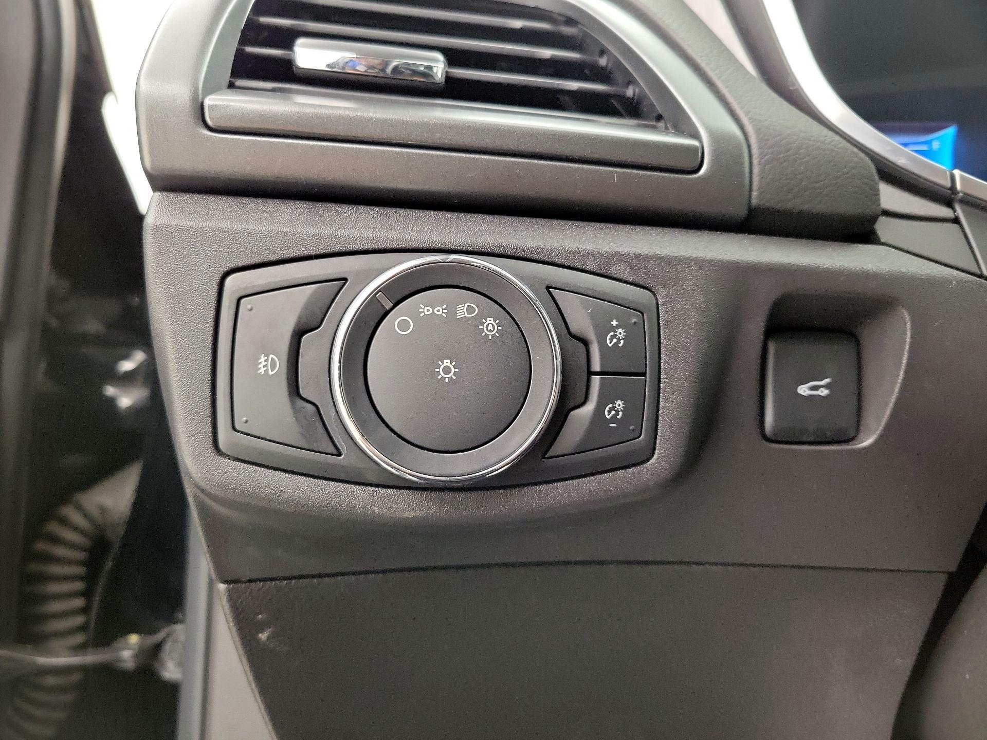 Thumbnail: 2016 Ford Fusion - 13