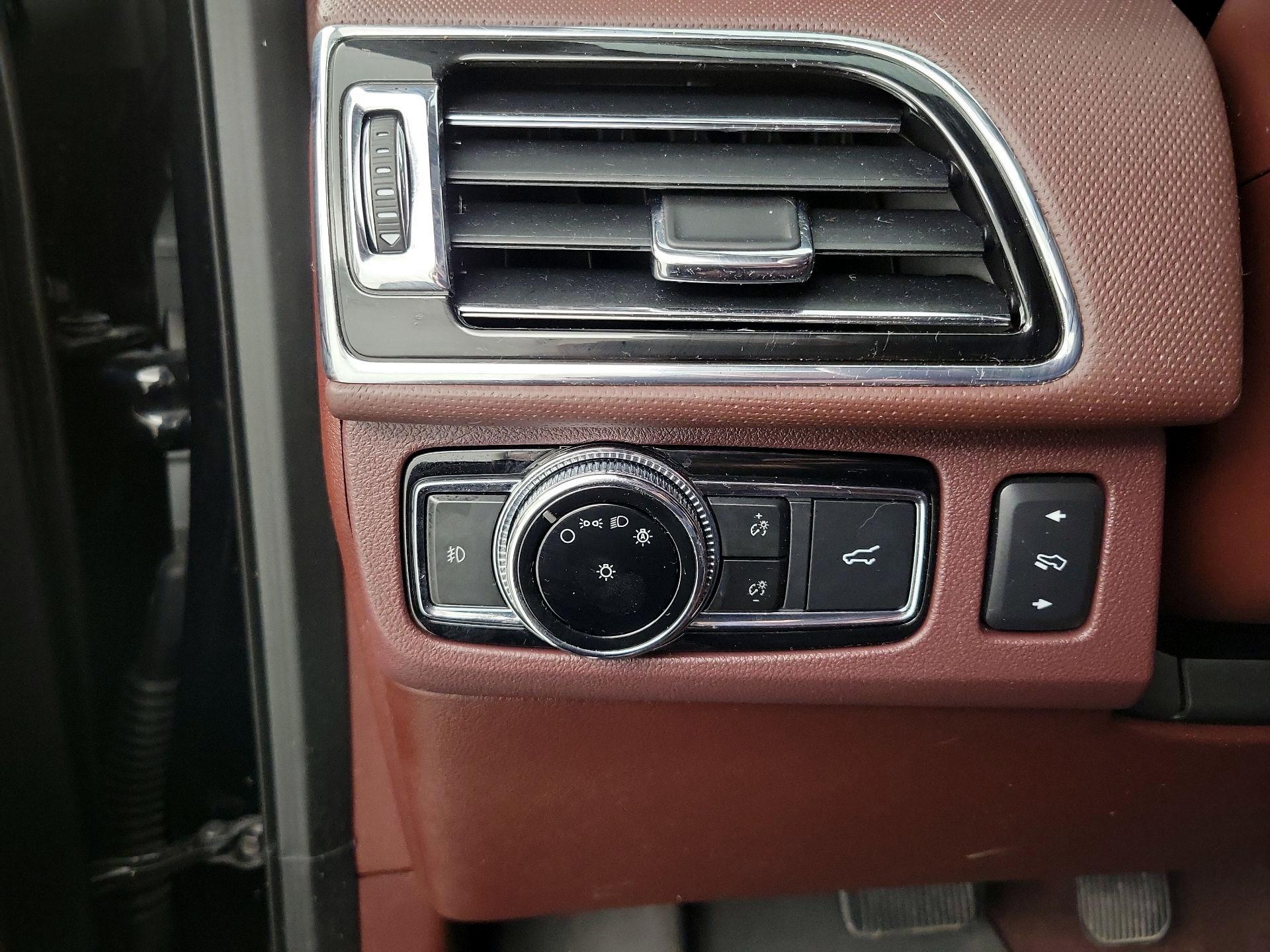 Thumbnail: 2018 Lincoln Navigator L - 13