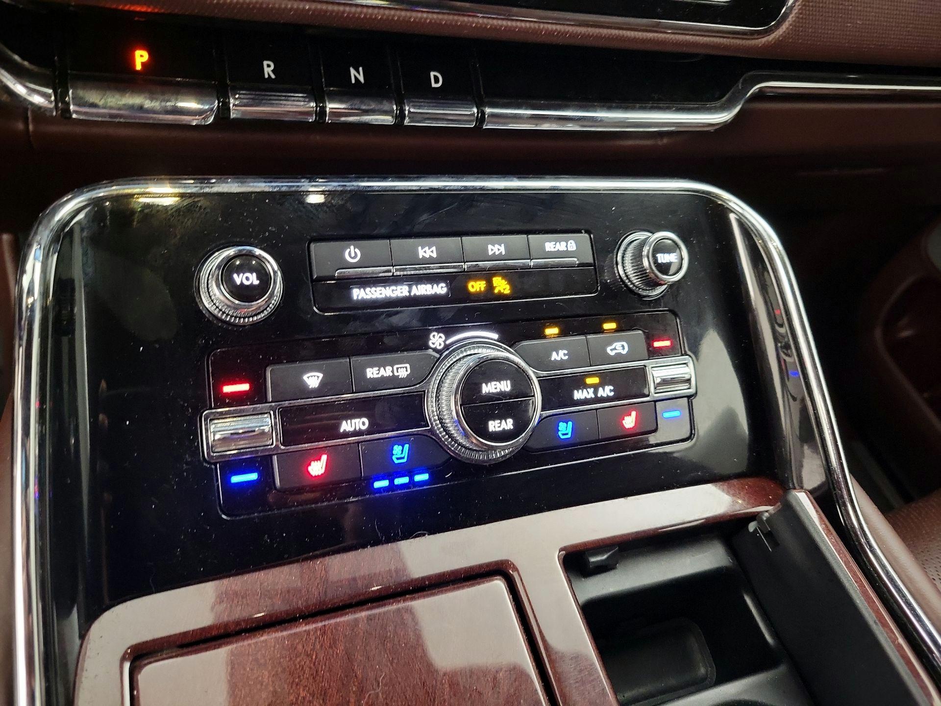 Thumbnail: 2018 Lincoln Navigator L - 17