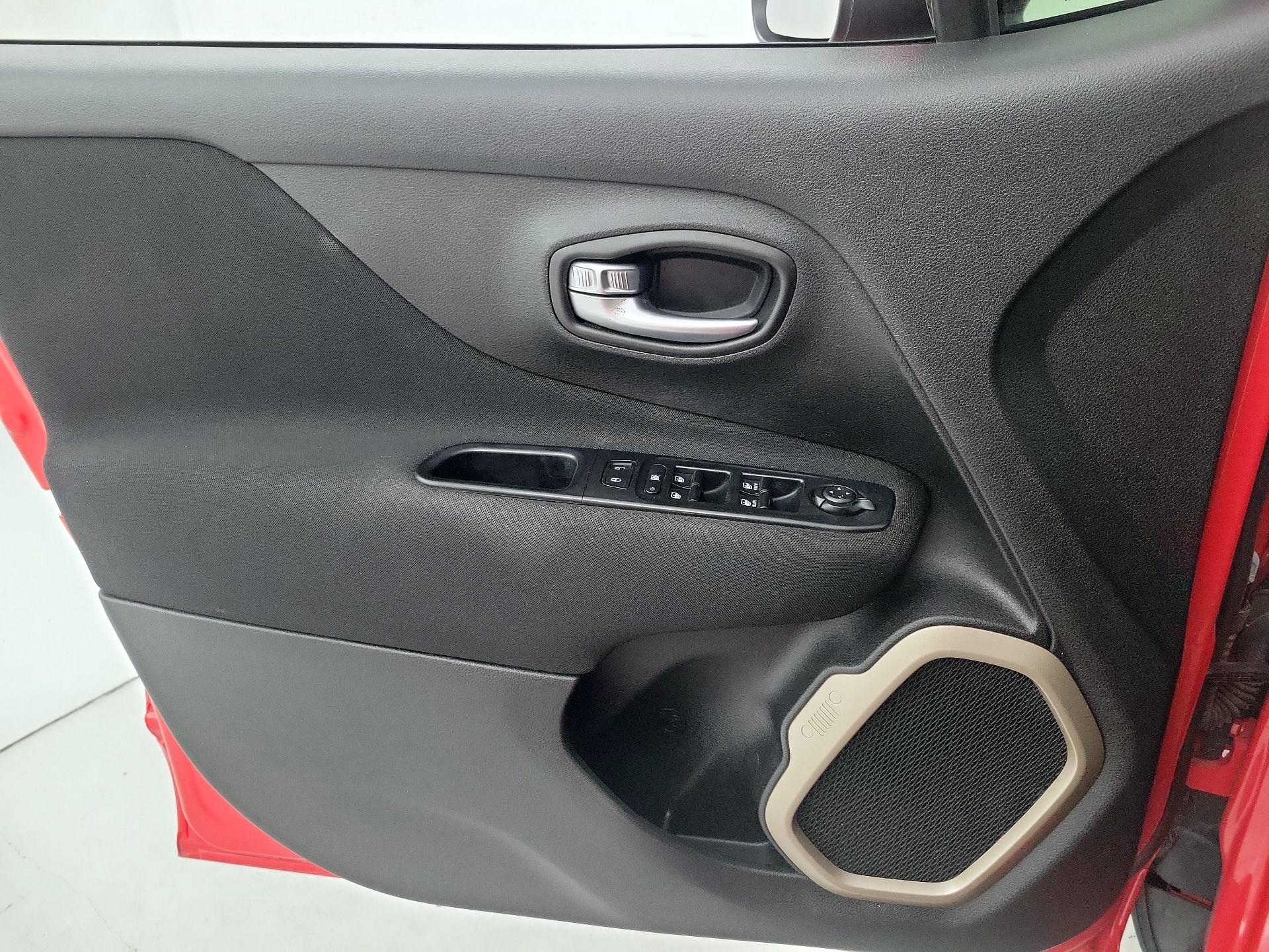 Thumbnail: 2017 Jeep Renegade - 12
