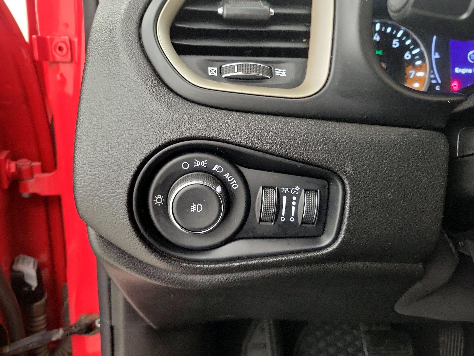 Thumbnail: 2017 Jeep Renegade - 13