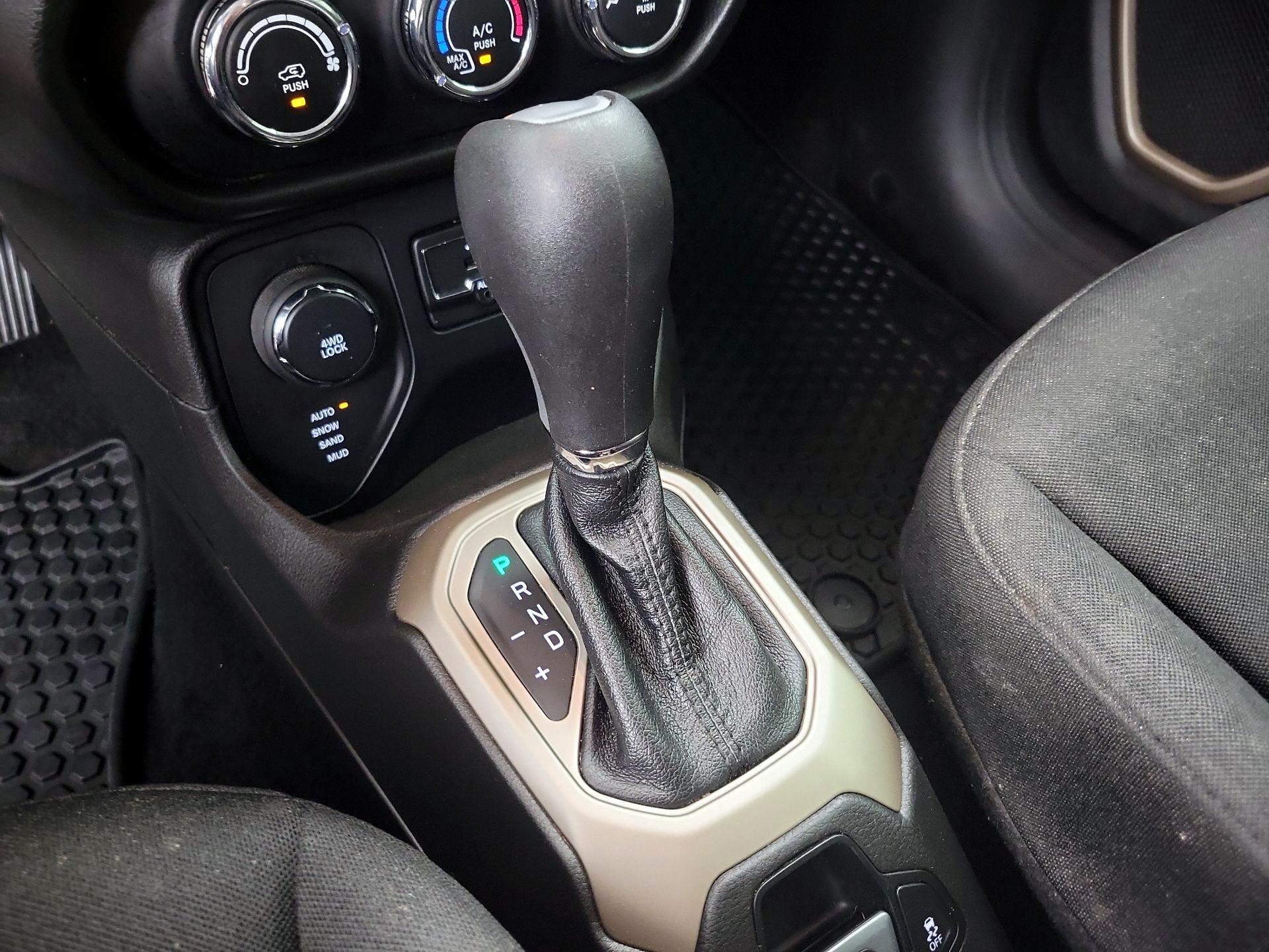 Thumbnail: 2017 Jeep Renegade - 17