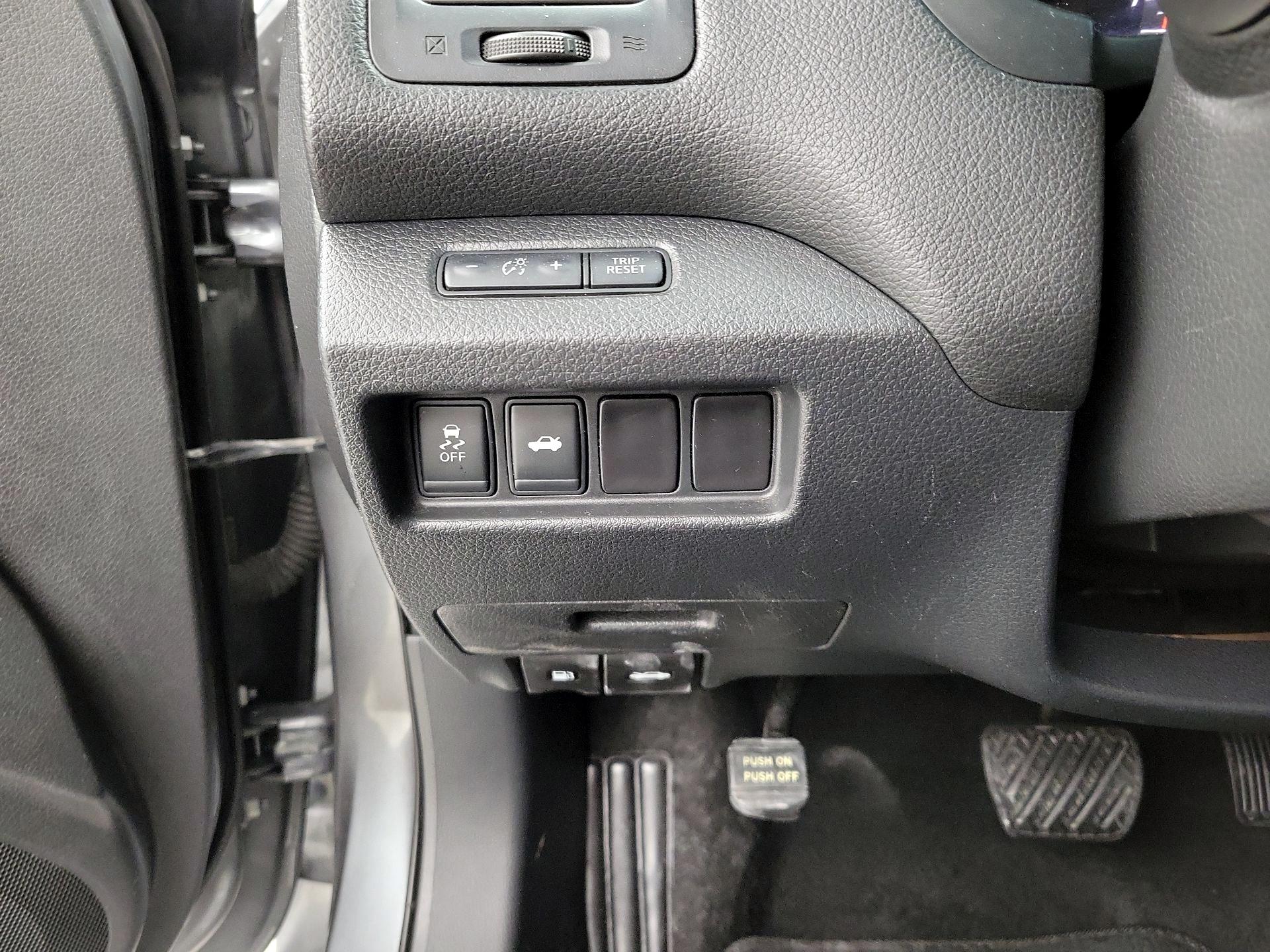 Thumbnail: 2014 Nissan Altima - 13