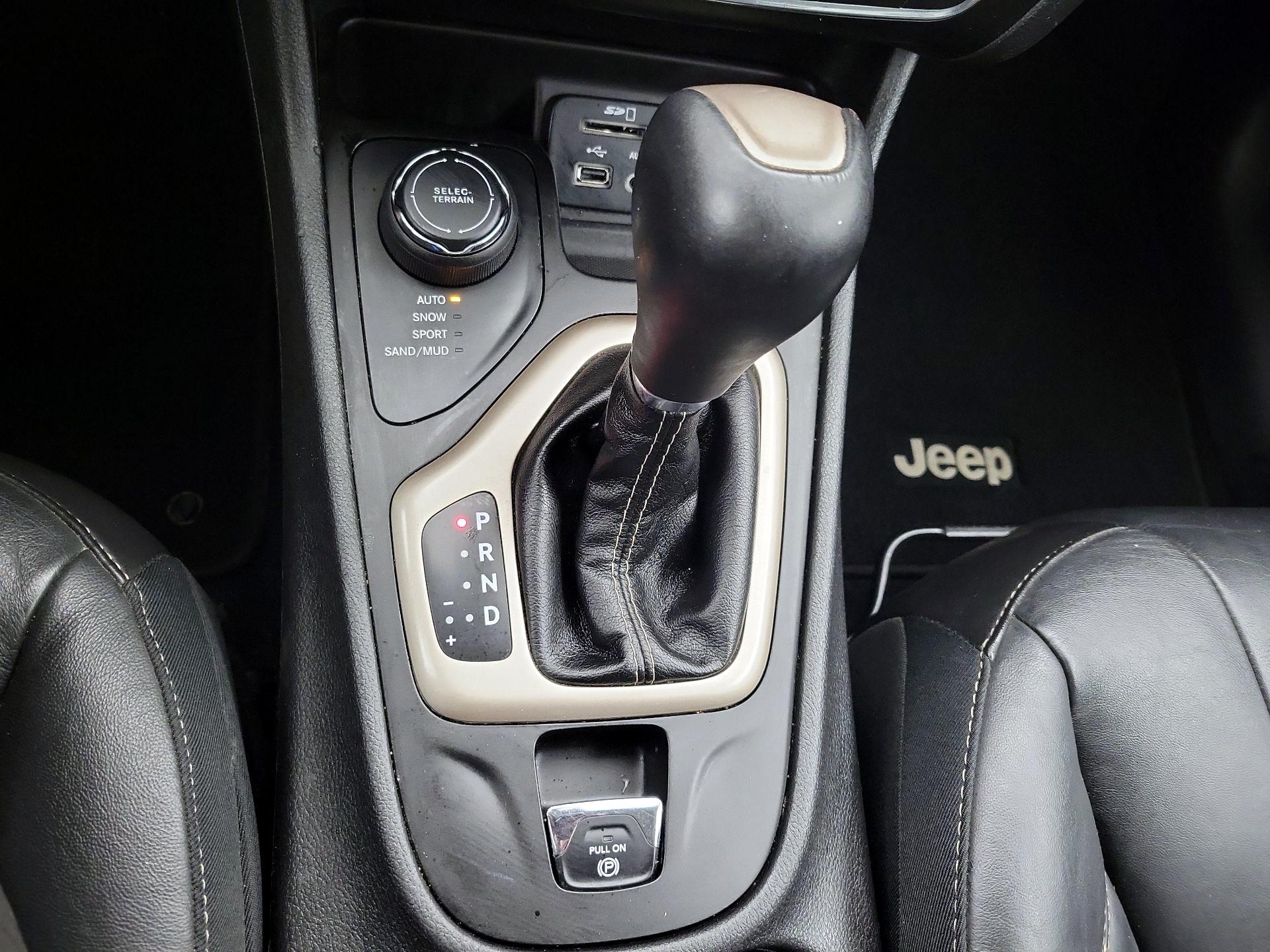 Thumbnail: 2018 Jeep Cherokee - 17
