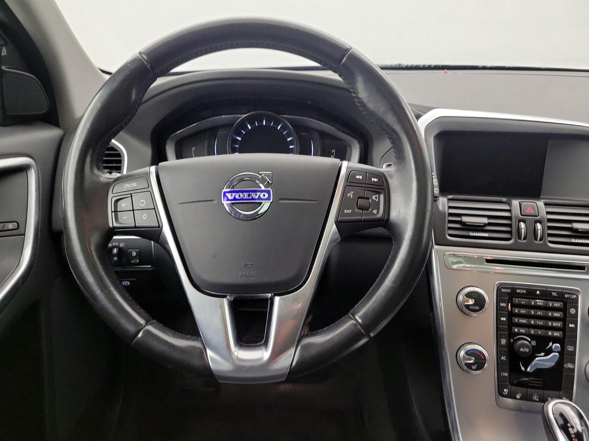 Thumbnail: 2017 Volvo XC60 - 10