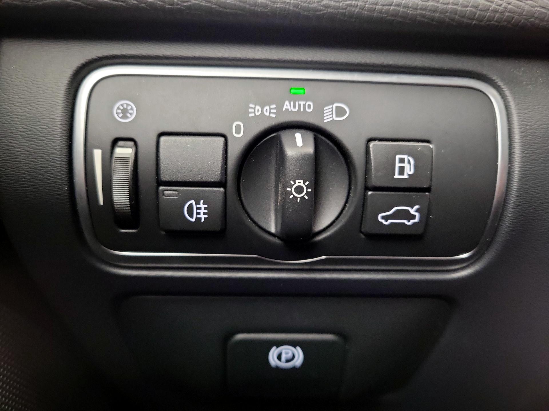 Thumbnail: 2017 Volvo XC60 - 13