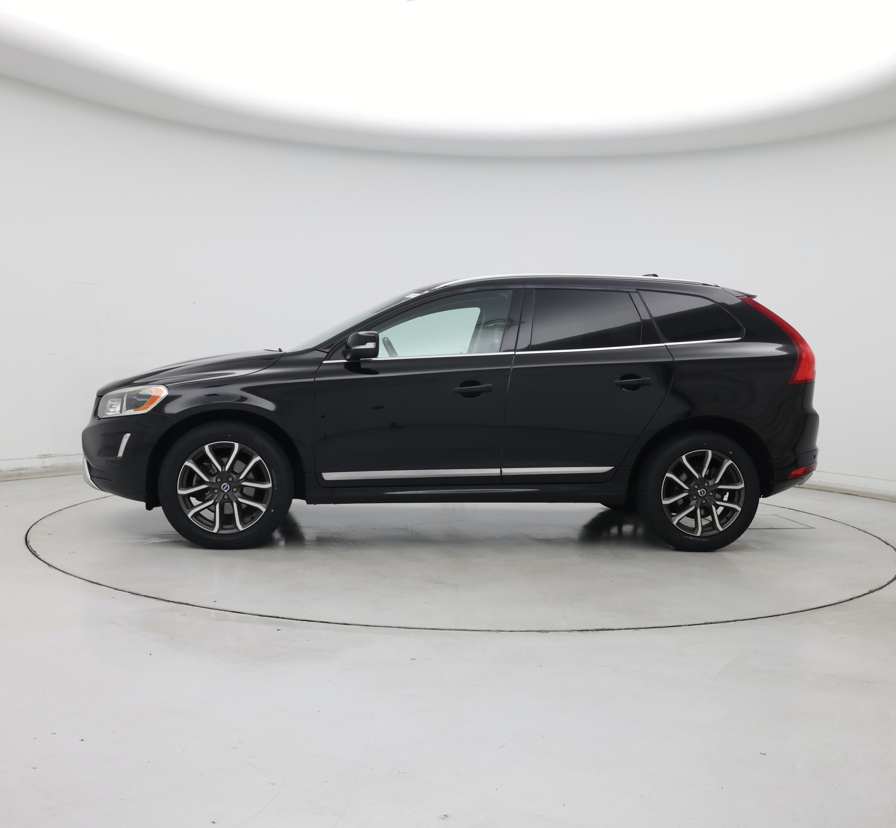 Thumbnail: 2017 Volvo XC60 - 3
