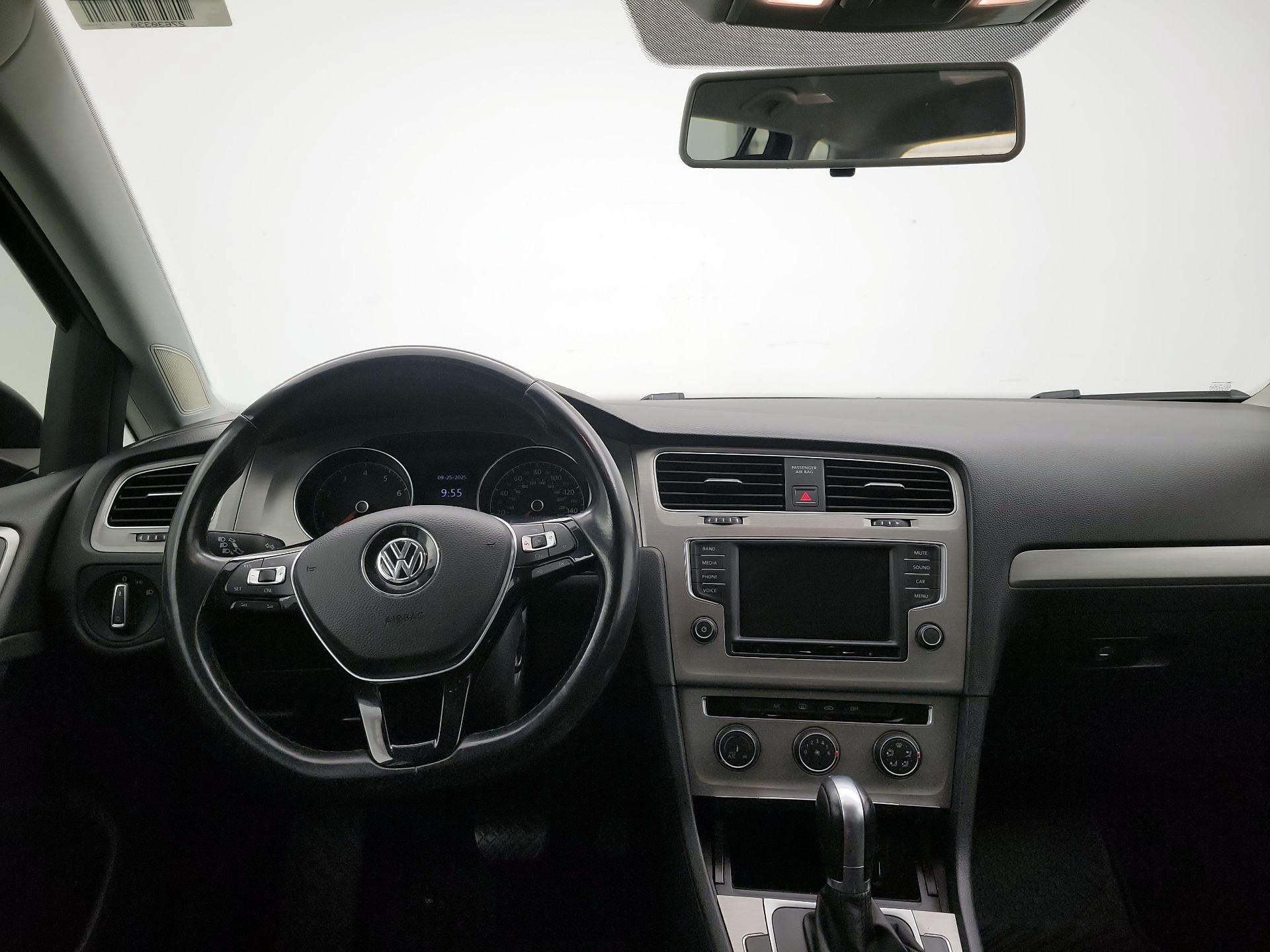 Thumbnail: 2016 Volkswagen Golf - 9