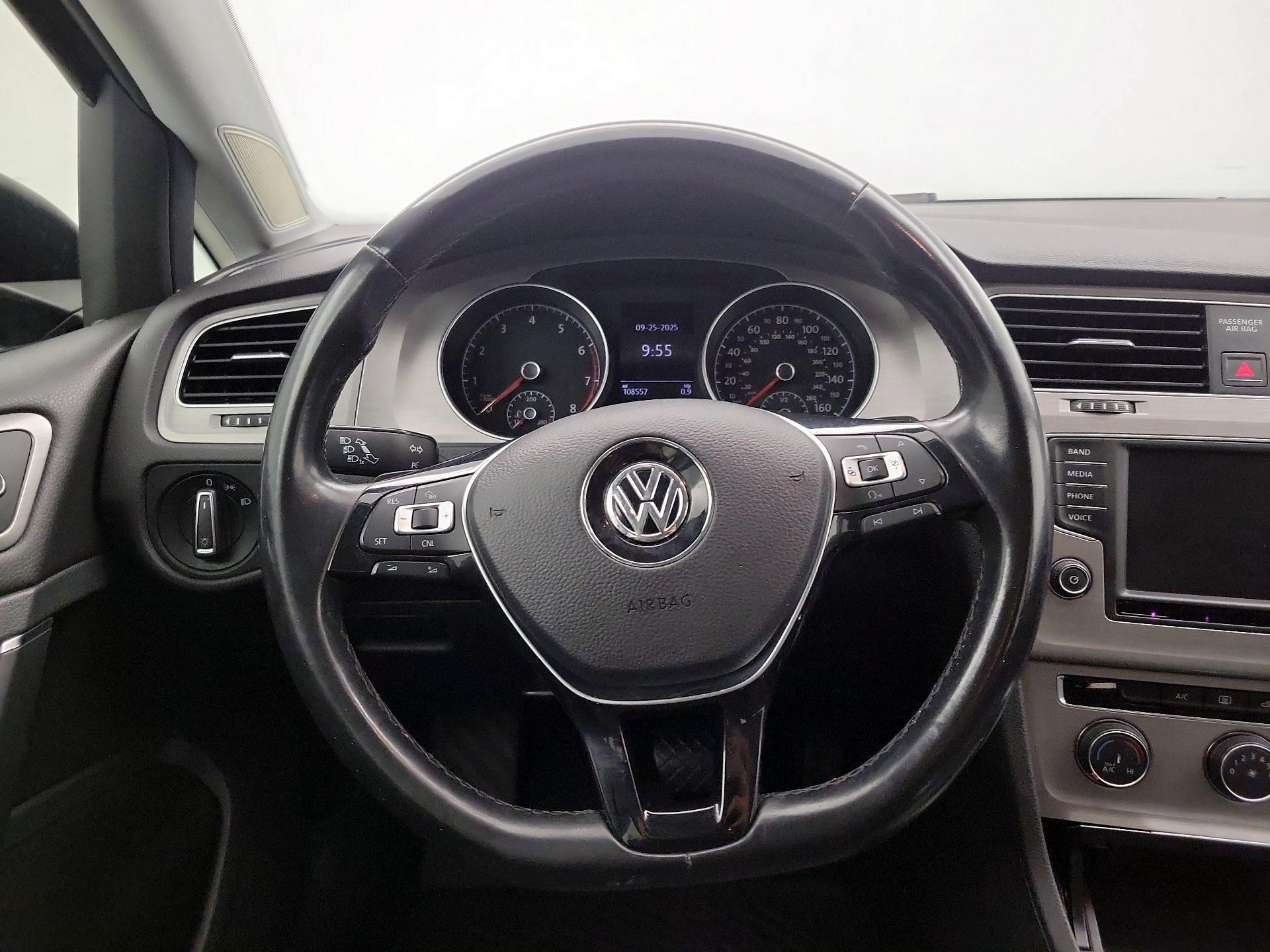 Thumbnail: 2016 Volkswagen Golf - 10