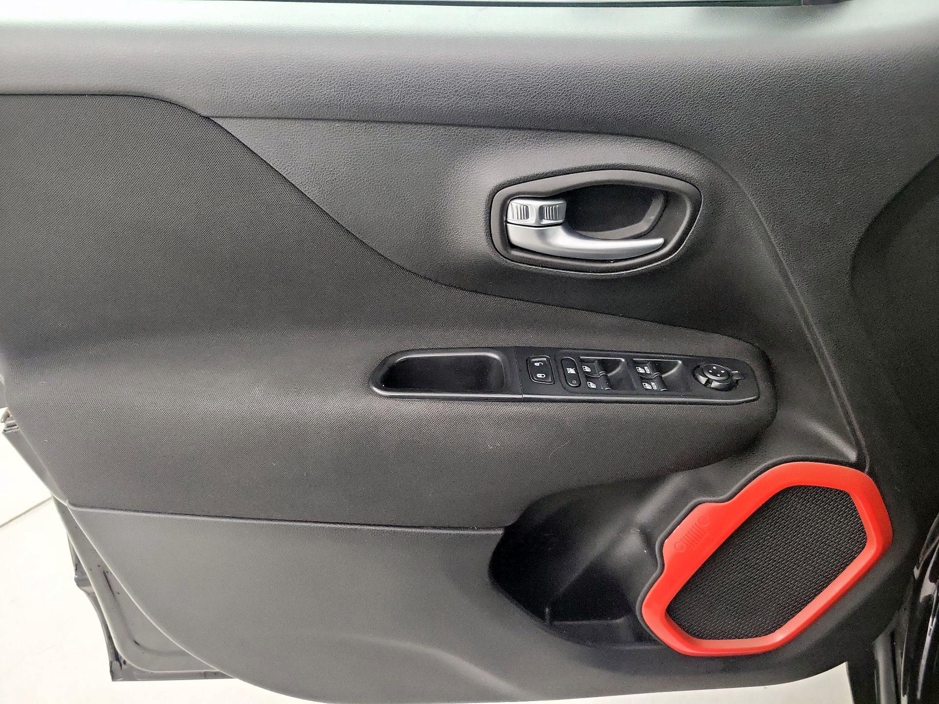 Thumbnail: 2016 Jeep Renegade - 12