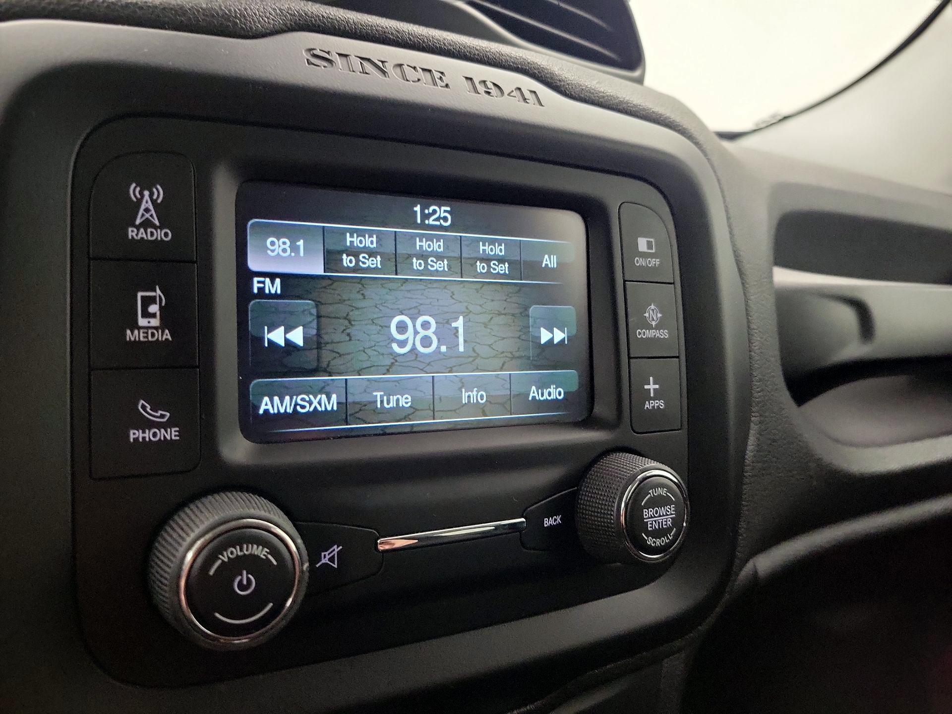 Thumbnail: 2016 Jeep Renegade - 15