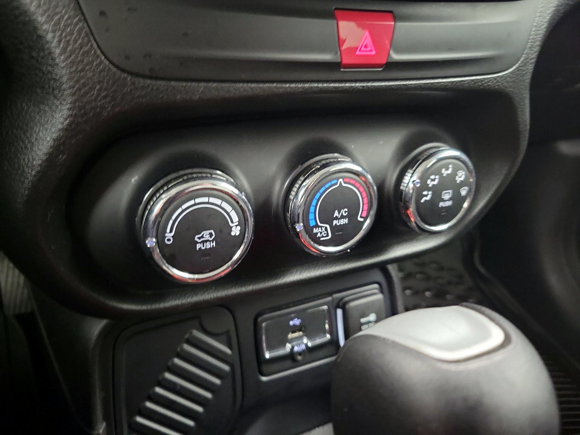 Thumbnail: 2016 Jeep Renegade - 16