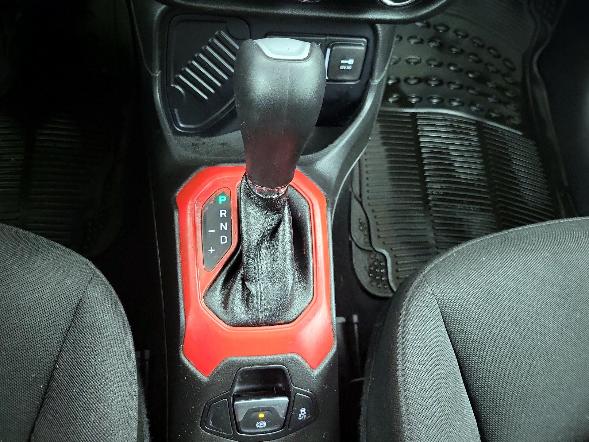 Thumbnail: 2016 Jeep Renegade - 17