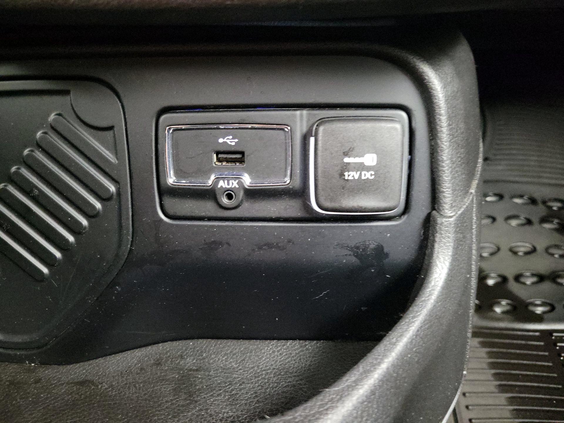 Thumbnail: 2016 Jeep Renegade - 18