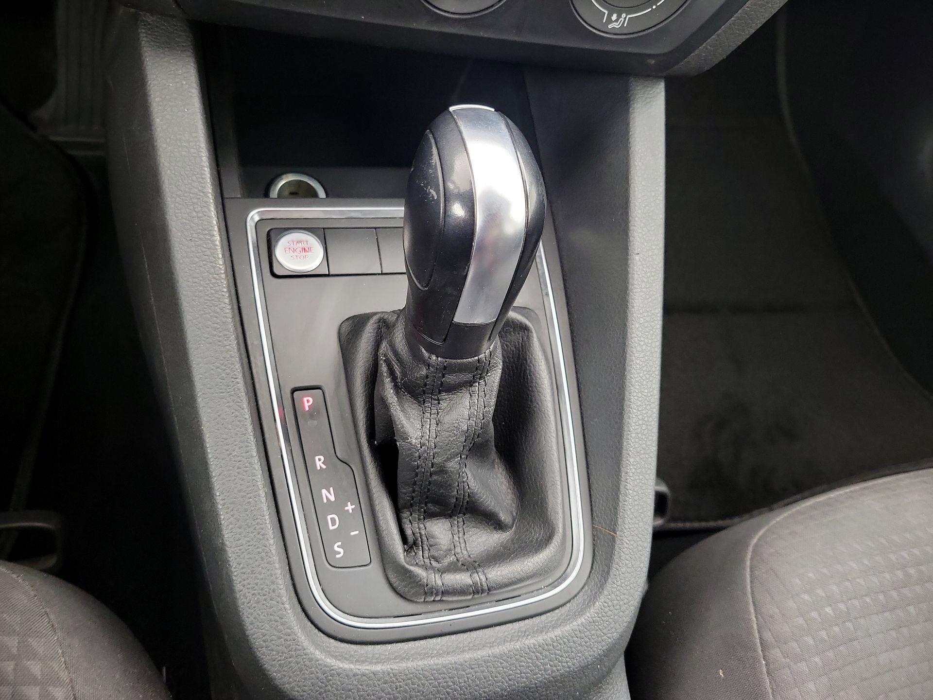 Thumbnail: 2015 Volkswagen Jetta - 16