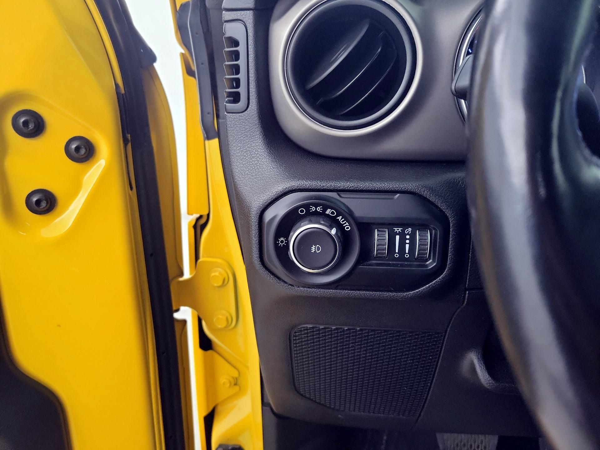 Thumbnail: 2021 Jeep Wrangler - 11