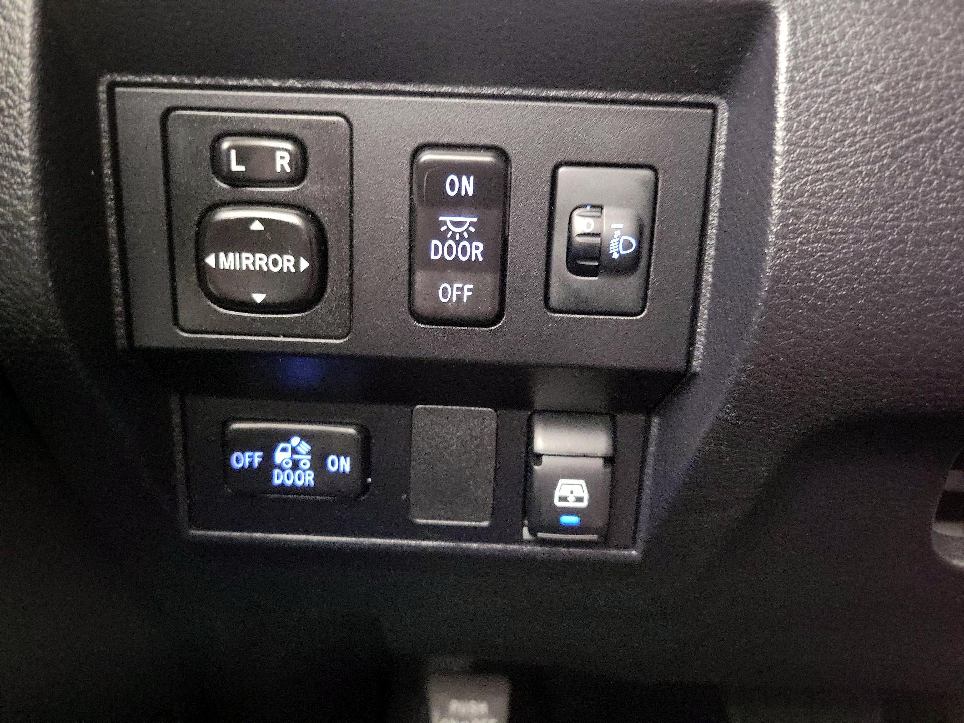 Thumbnail: 2017 Toyota Tundra - 13
