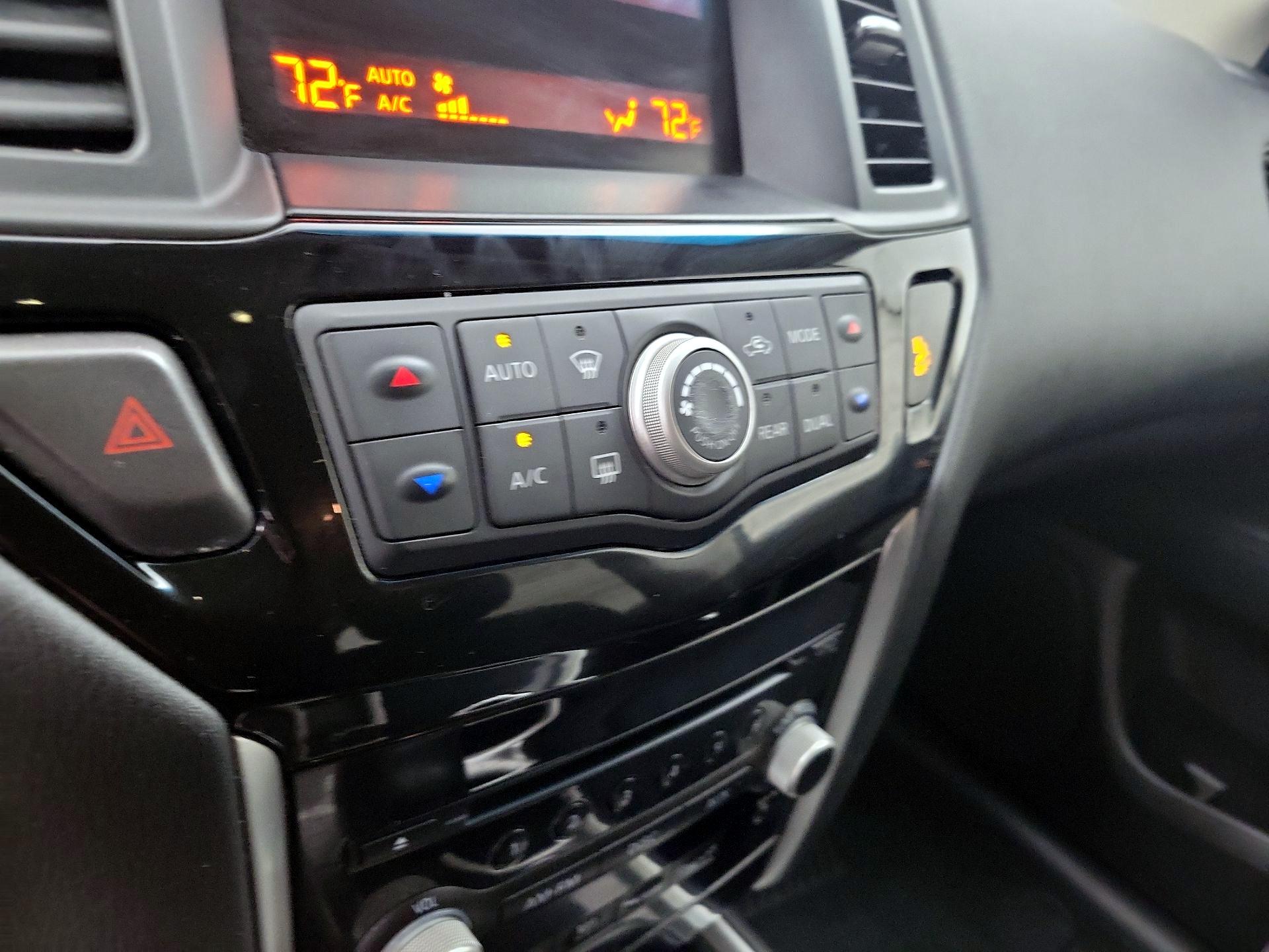 Thumbnail: 2015 Nissan Pathfinder - 15