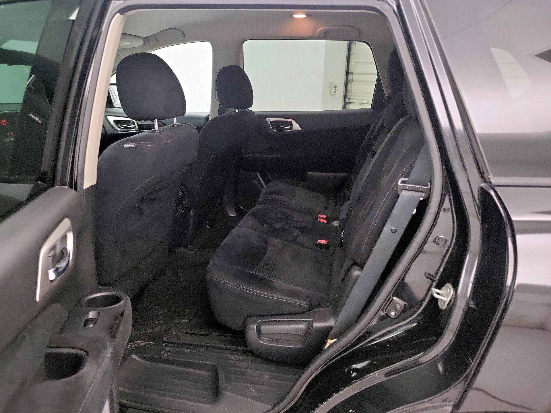 Thumbnail: 2015 Nissan Pathfinder - 18