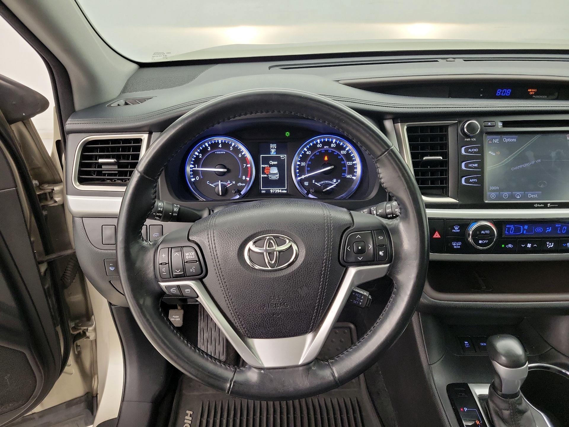 Thumbnail: 2015 Toyota Highlander - 10