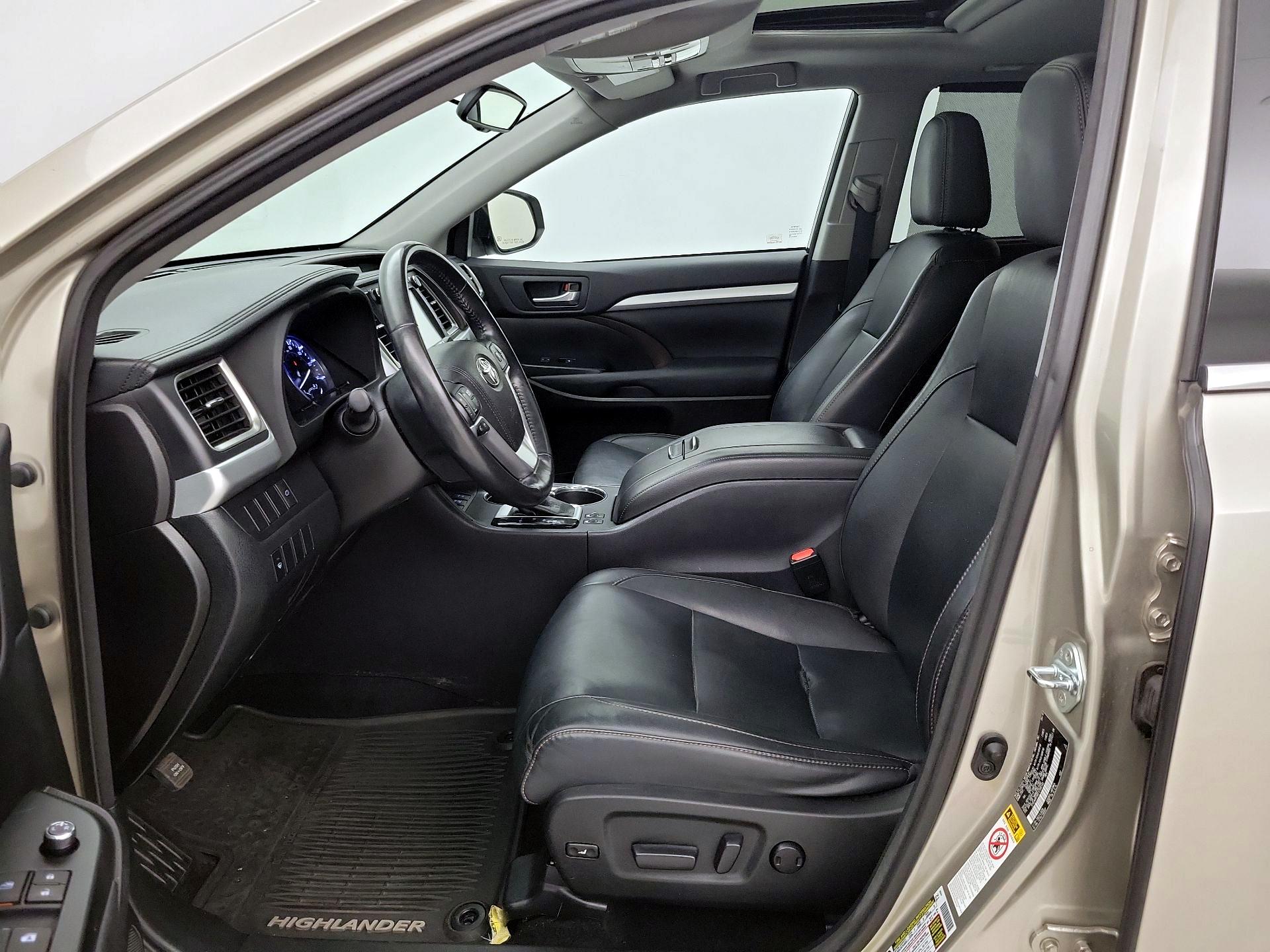 Thumbnail: 2015 Toyota Highlander - 11