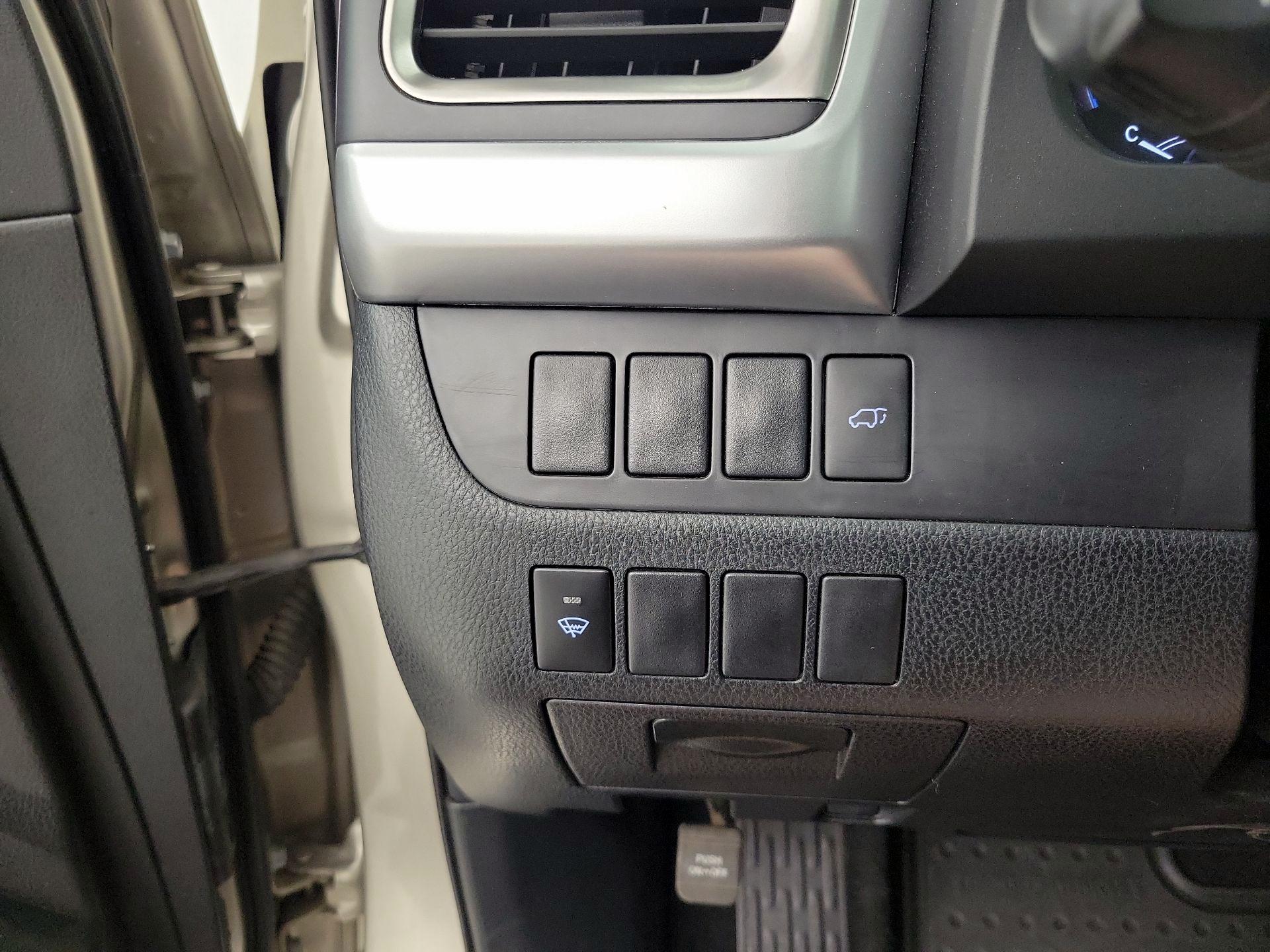 Thumbnail: 2015 Toyota Highlander - 13