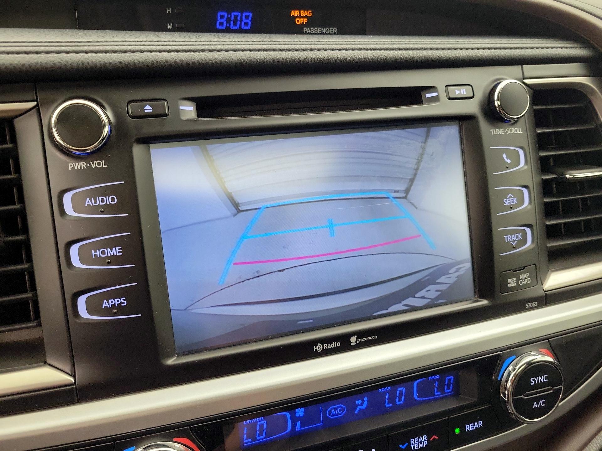 Thumbnail: 2015 Toyota Highlander - 15