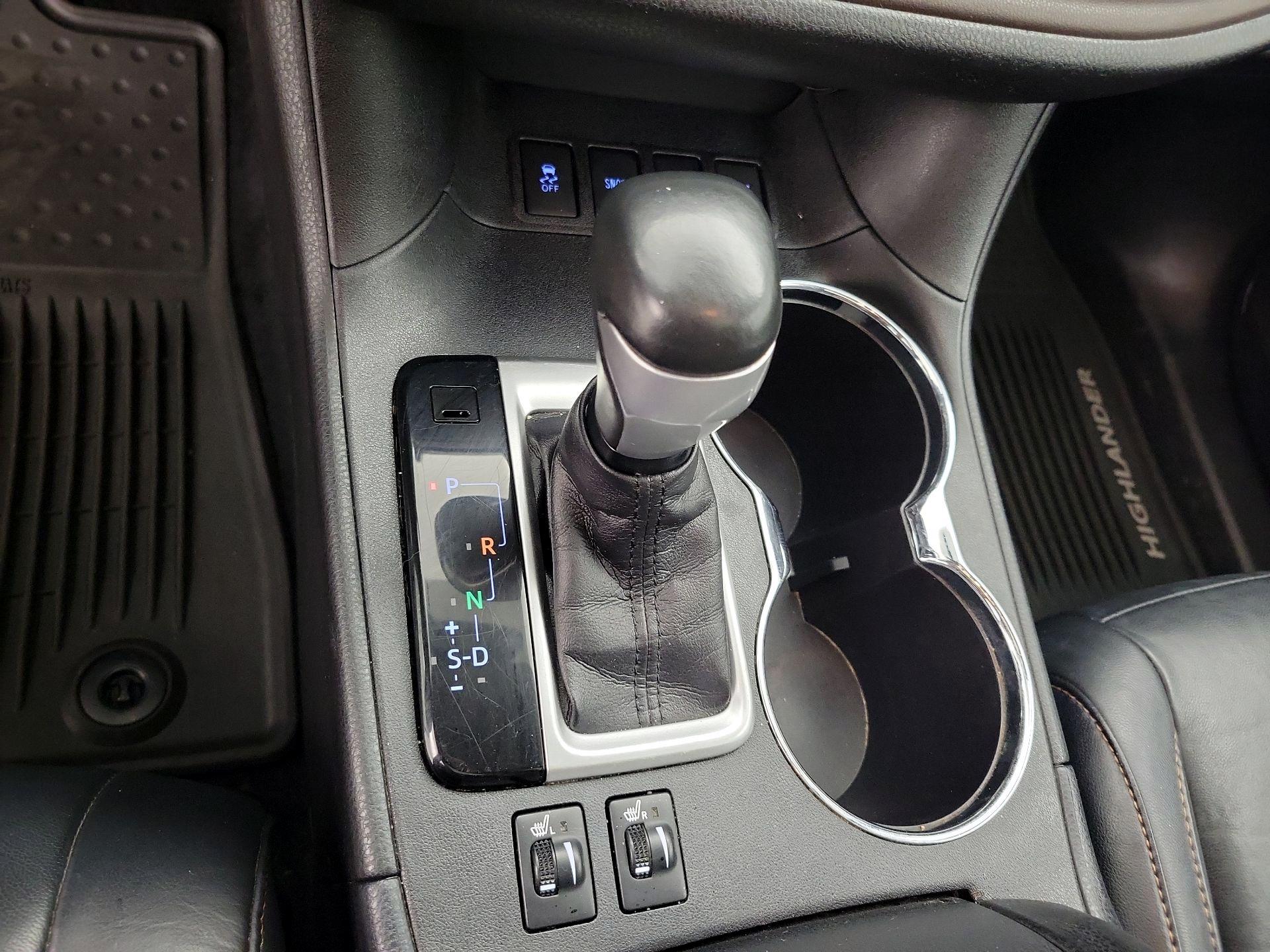 Thumbnail: 2015 Toyota Highlander - 18