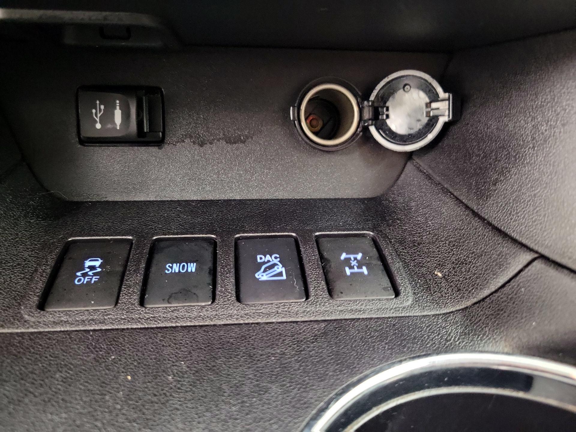 Thumbnail: 2015 Toyota Highlander - 19