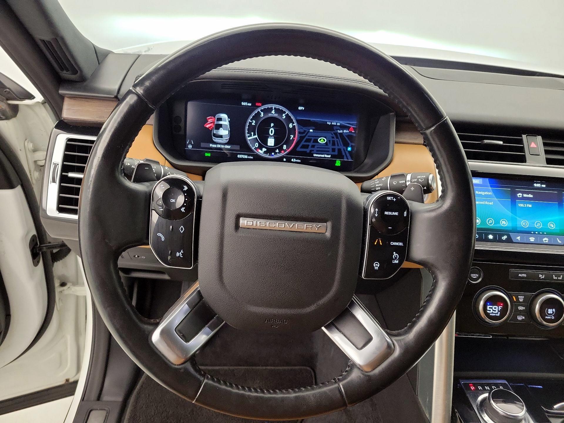 Thumbnail: 2019 Land Rover Discovery - 10